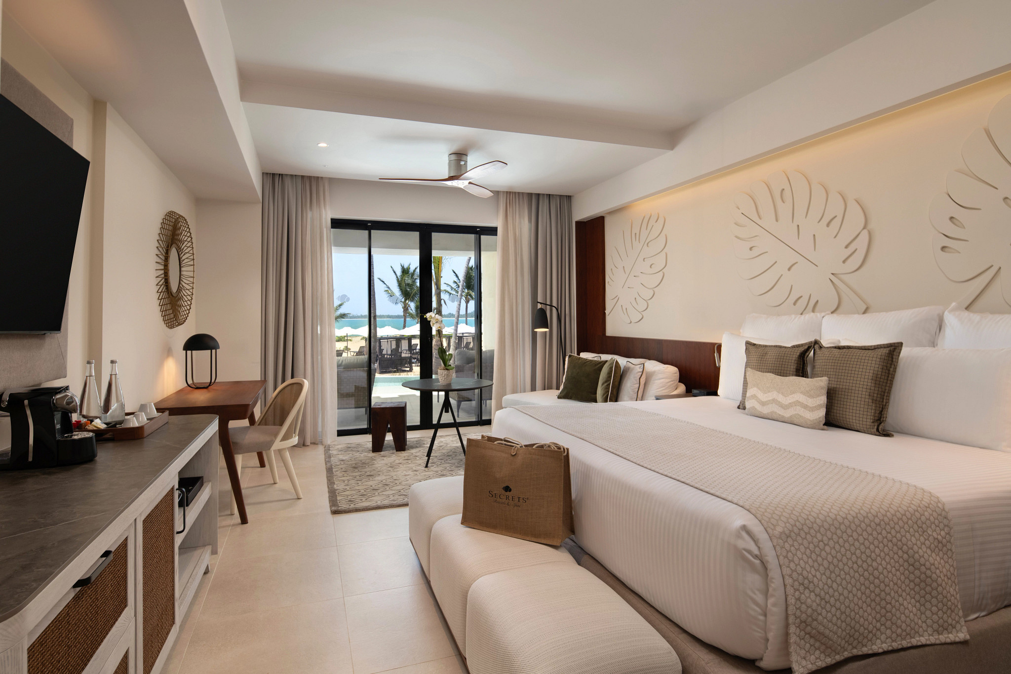 Junior Suite Ocean Front King Bed