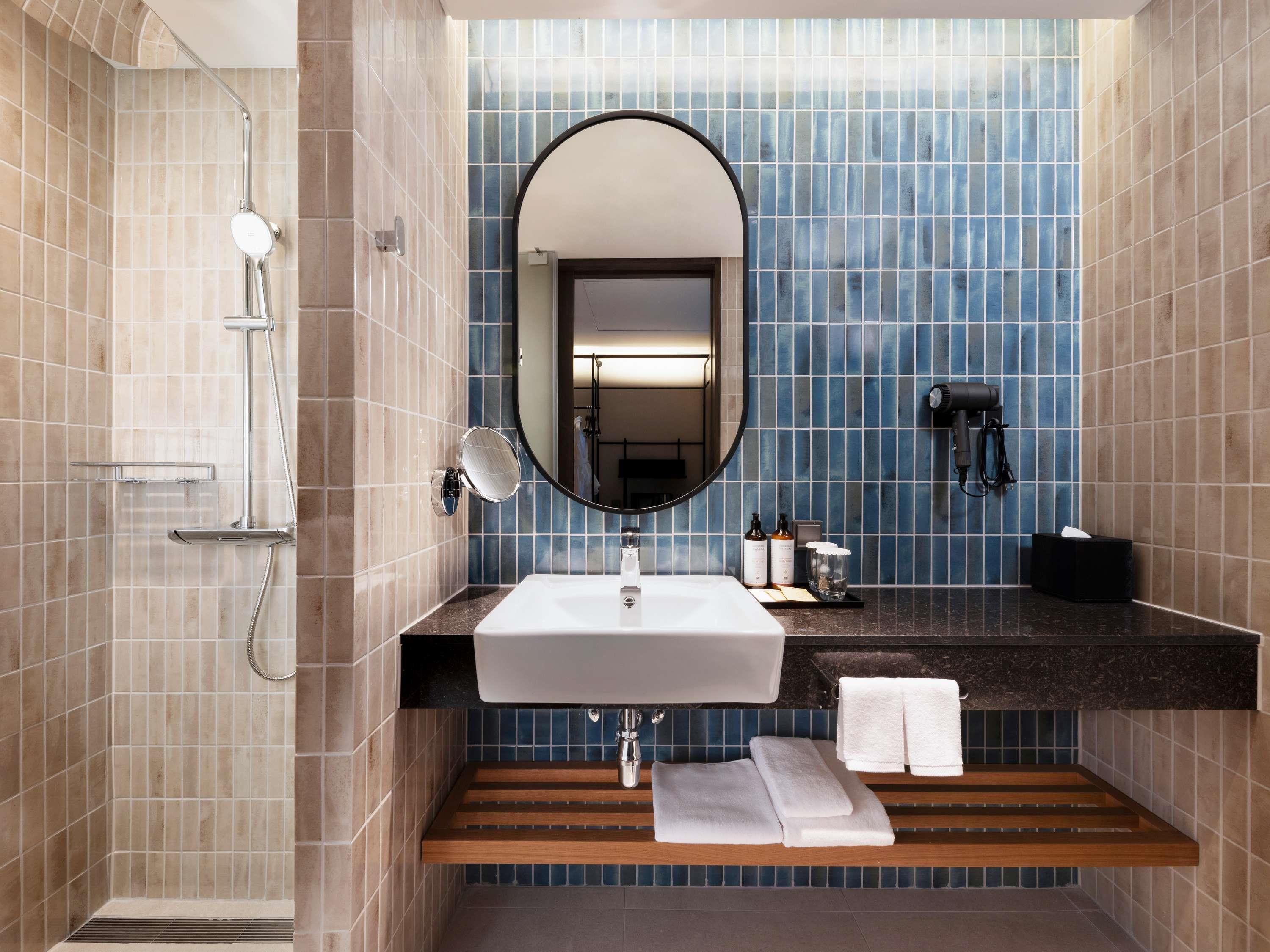 Double Queen Size Bed