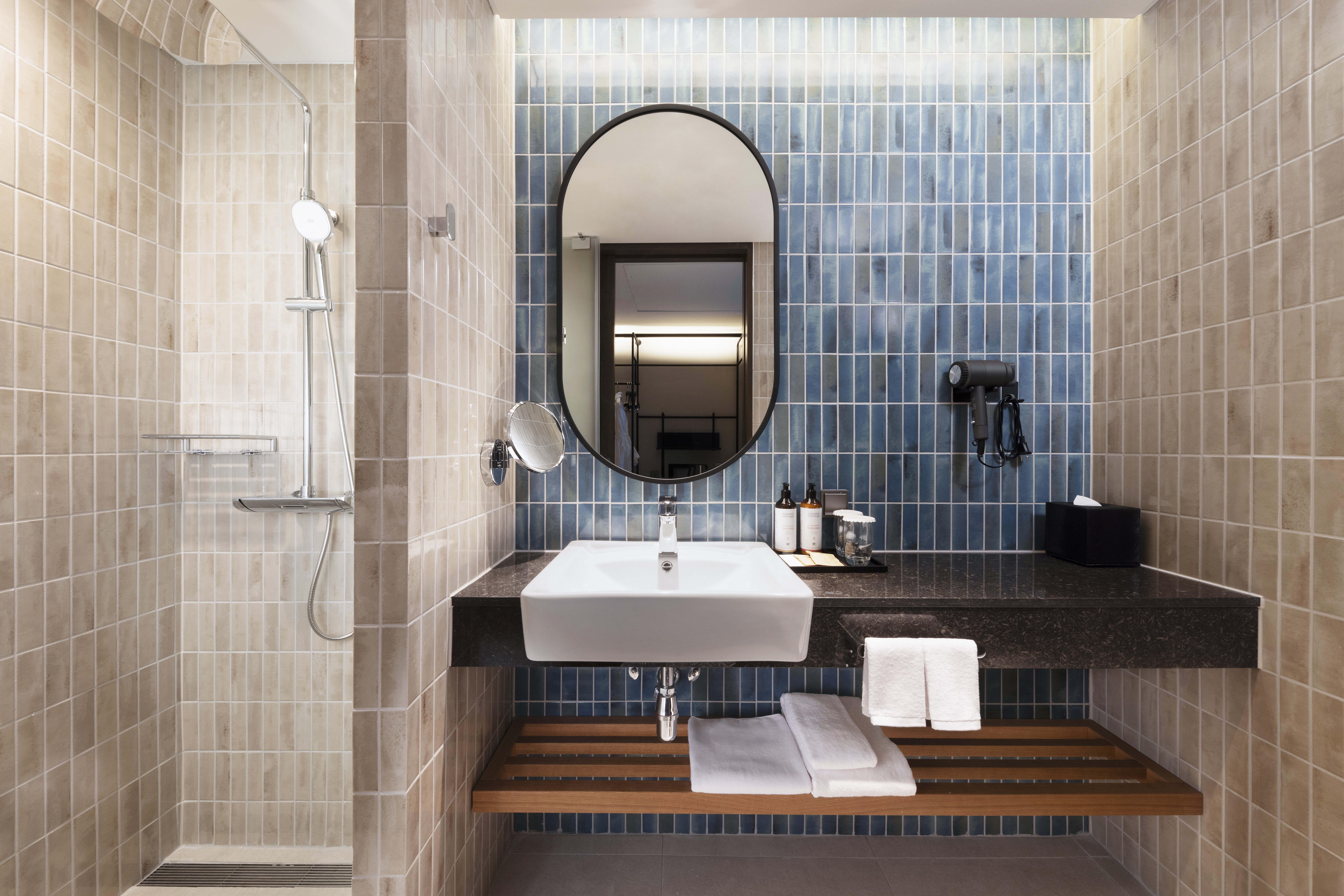 Double Deluxe King Bed