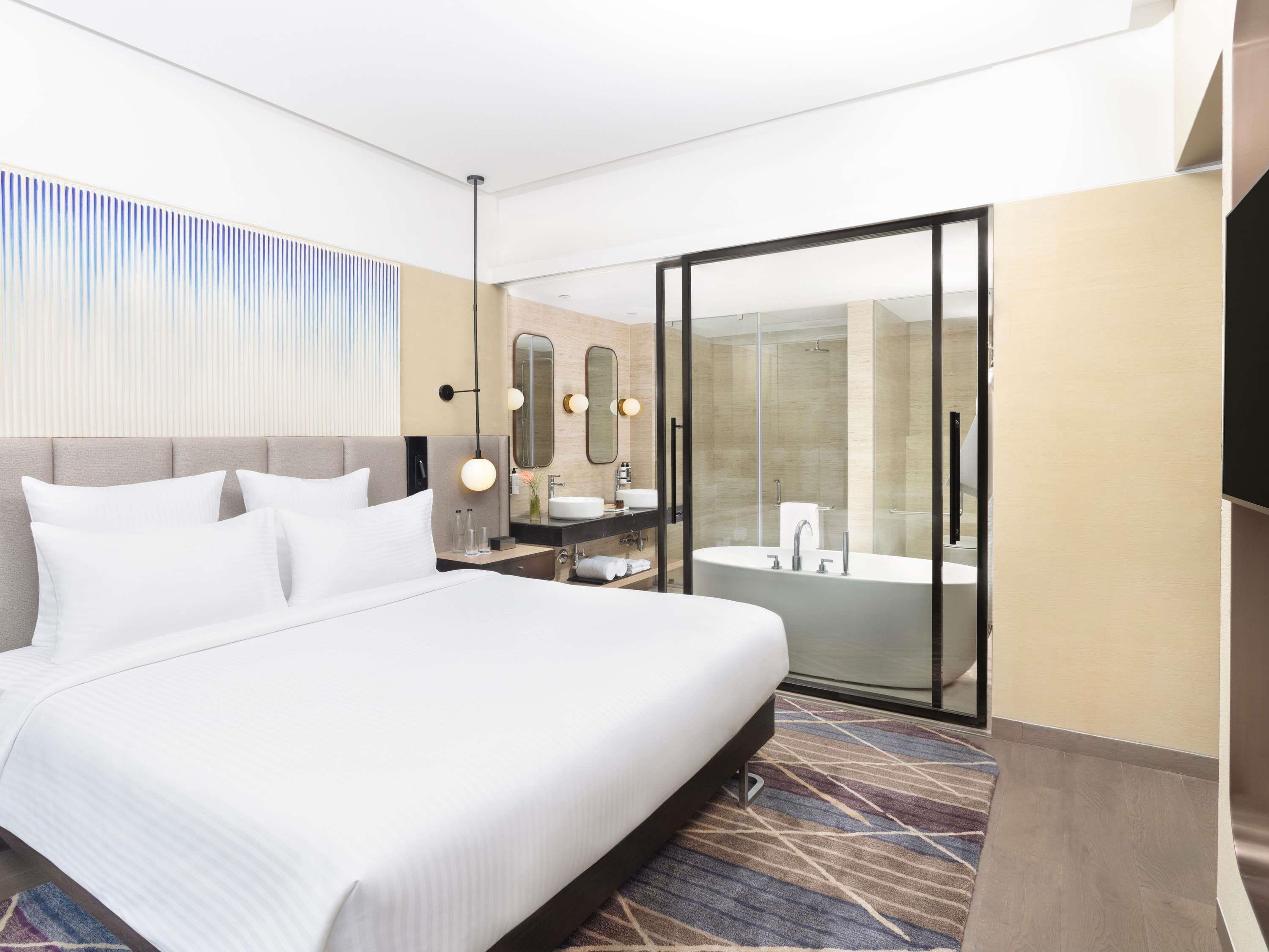 Junior Suite City View King Bed