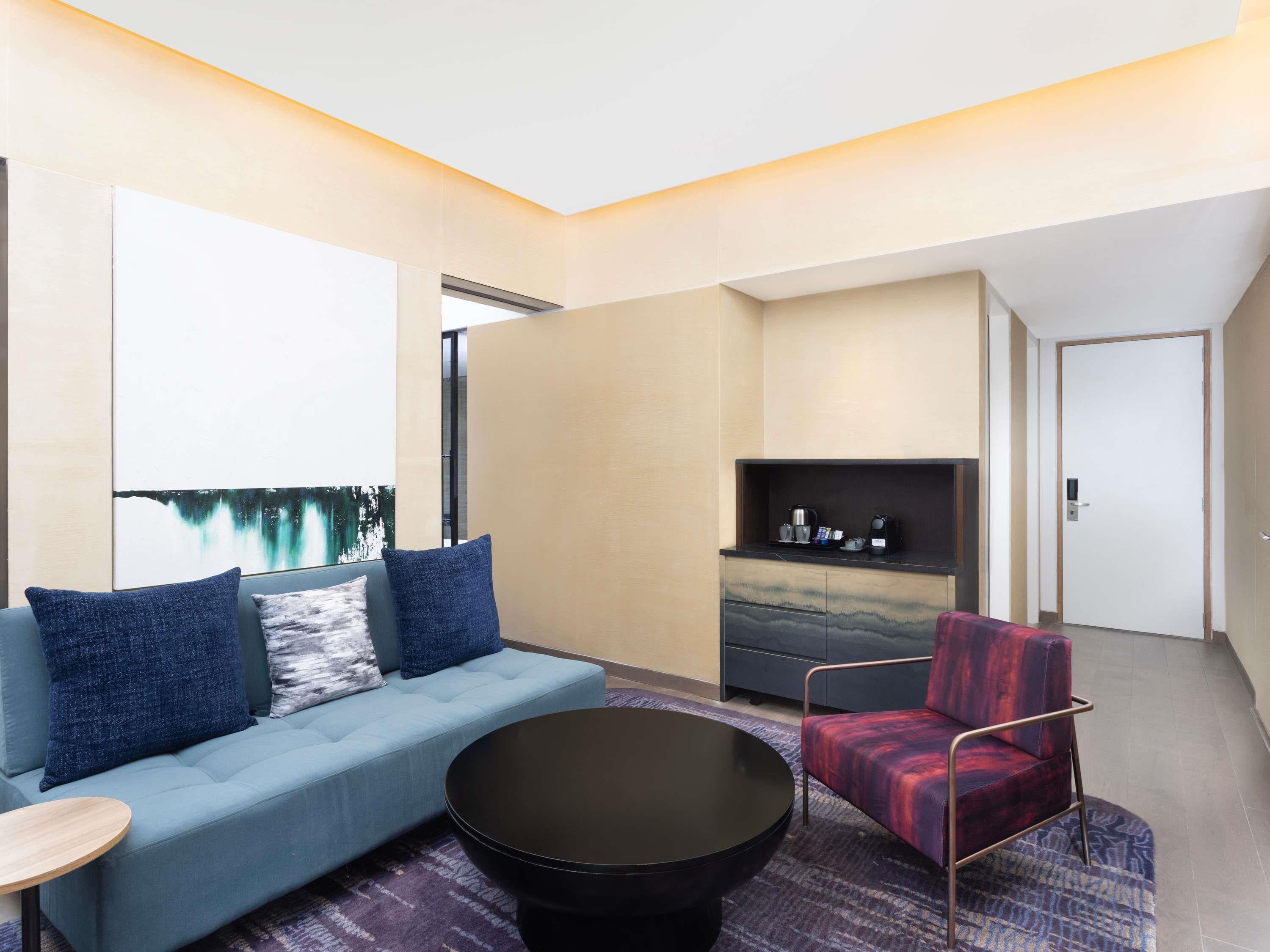 Junior Suite City View King Bed