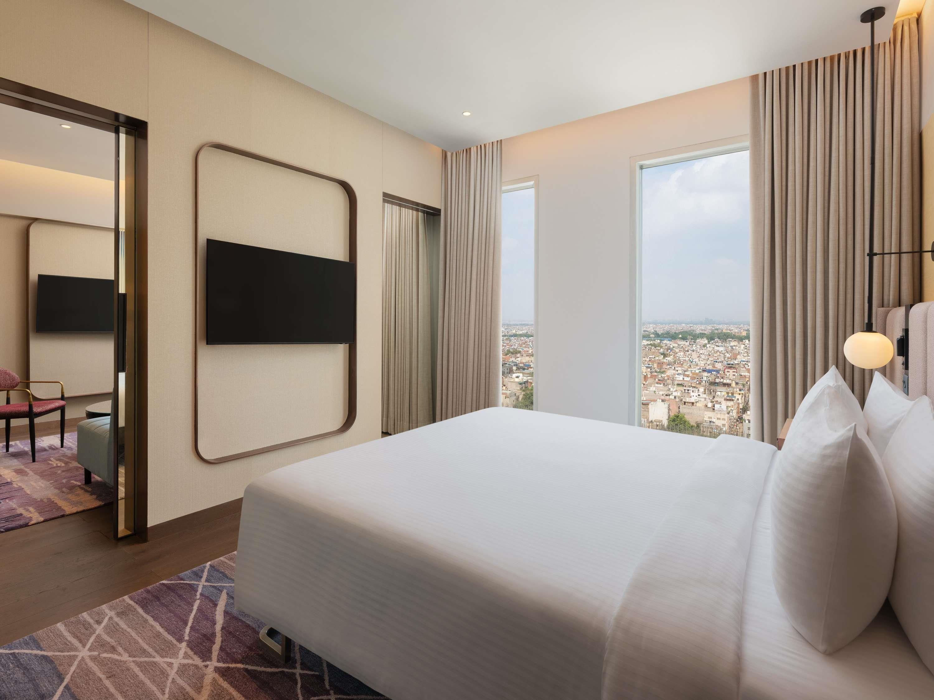 Junior Suite City View King Bed