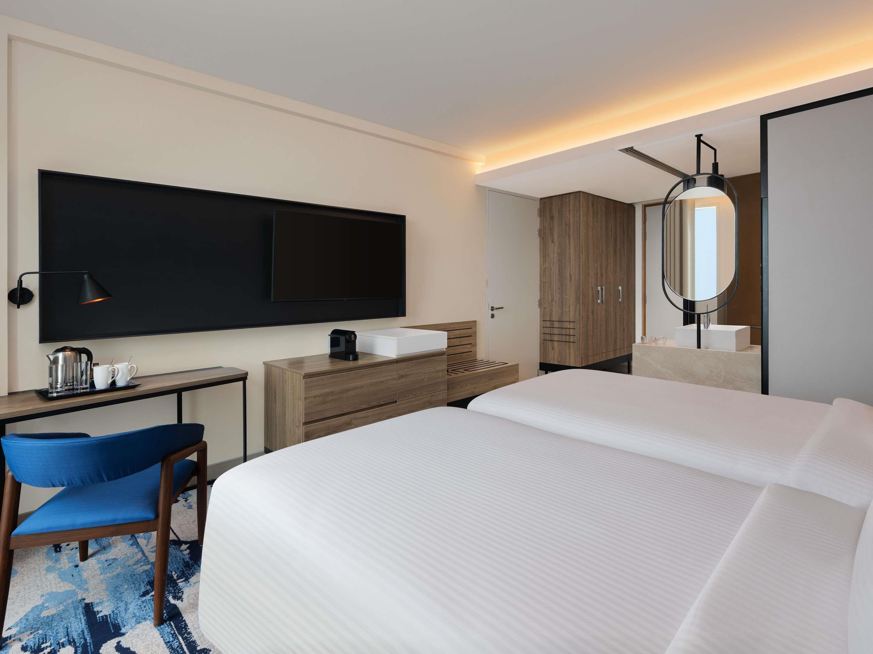 Twin Executive Two Queen Beds