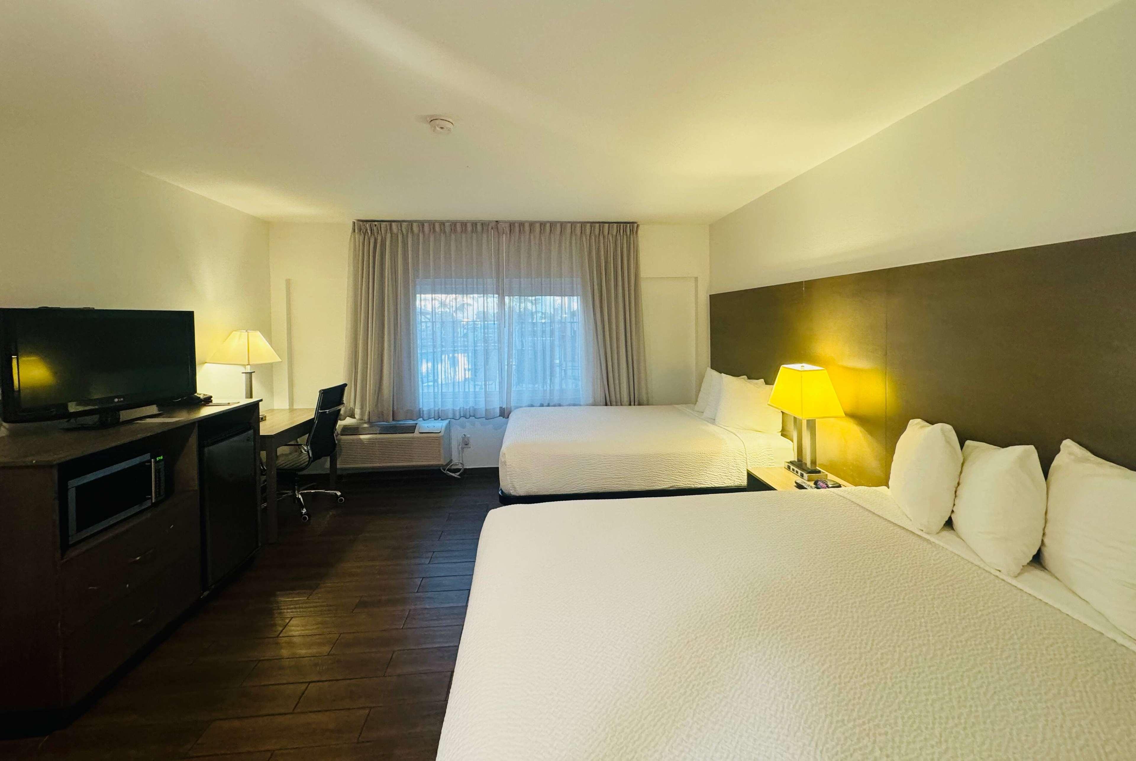 Double Two Queen Beds Non Smoking