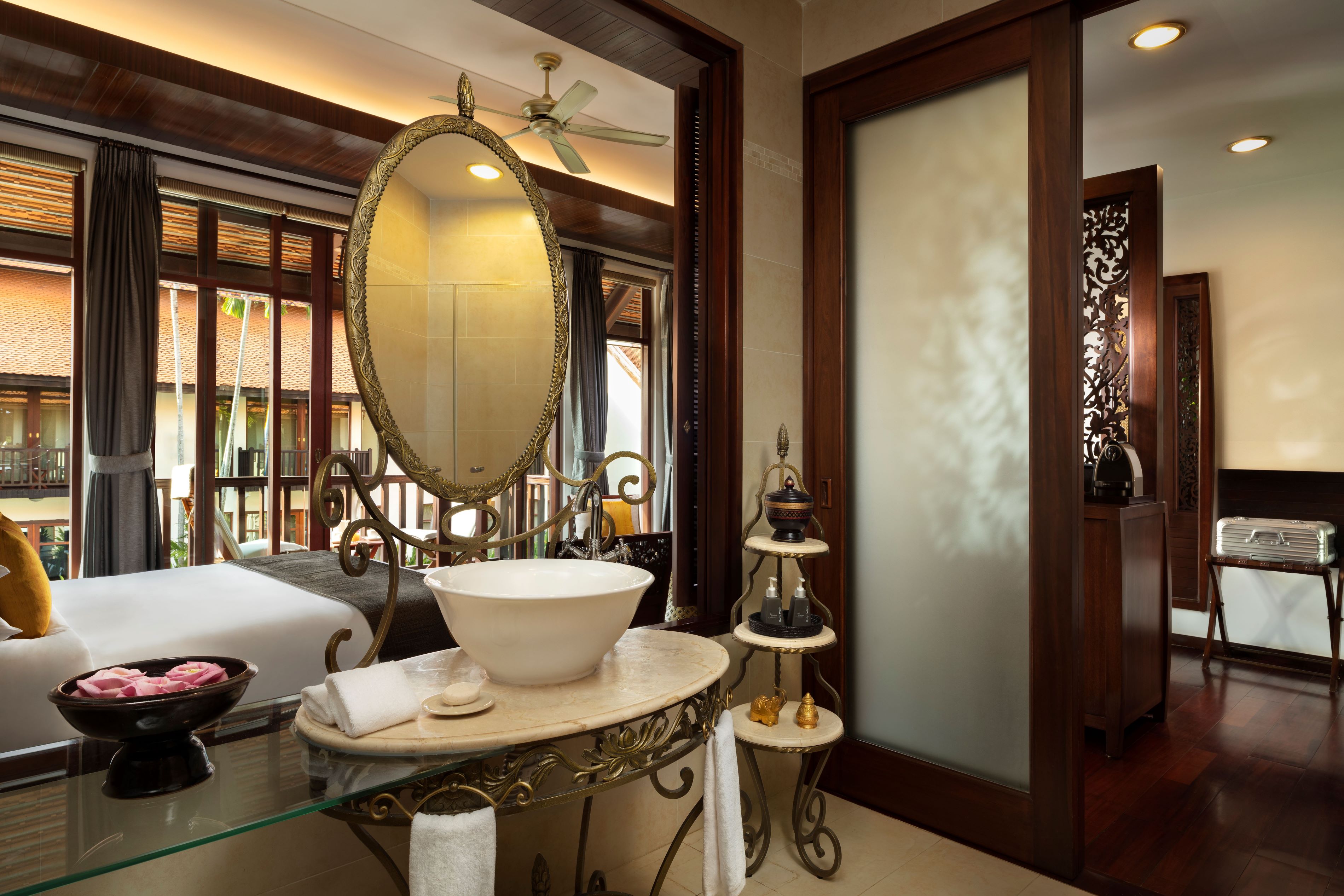 Suite with Balcony with Views