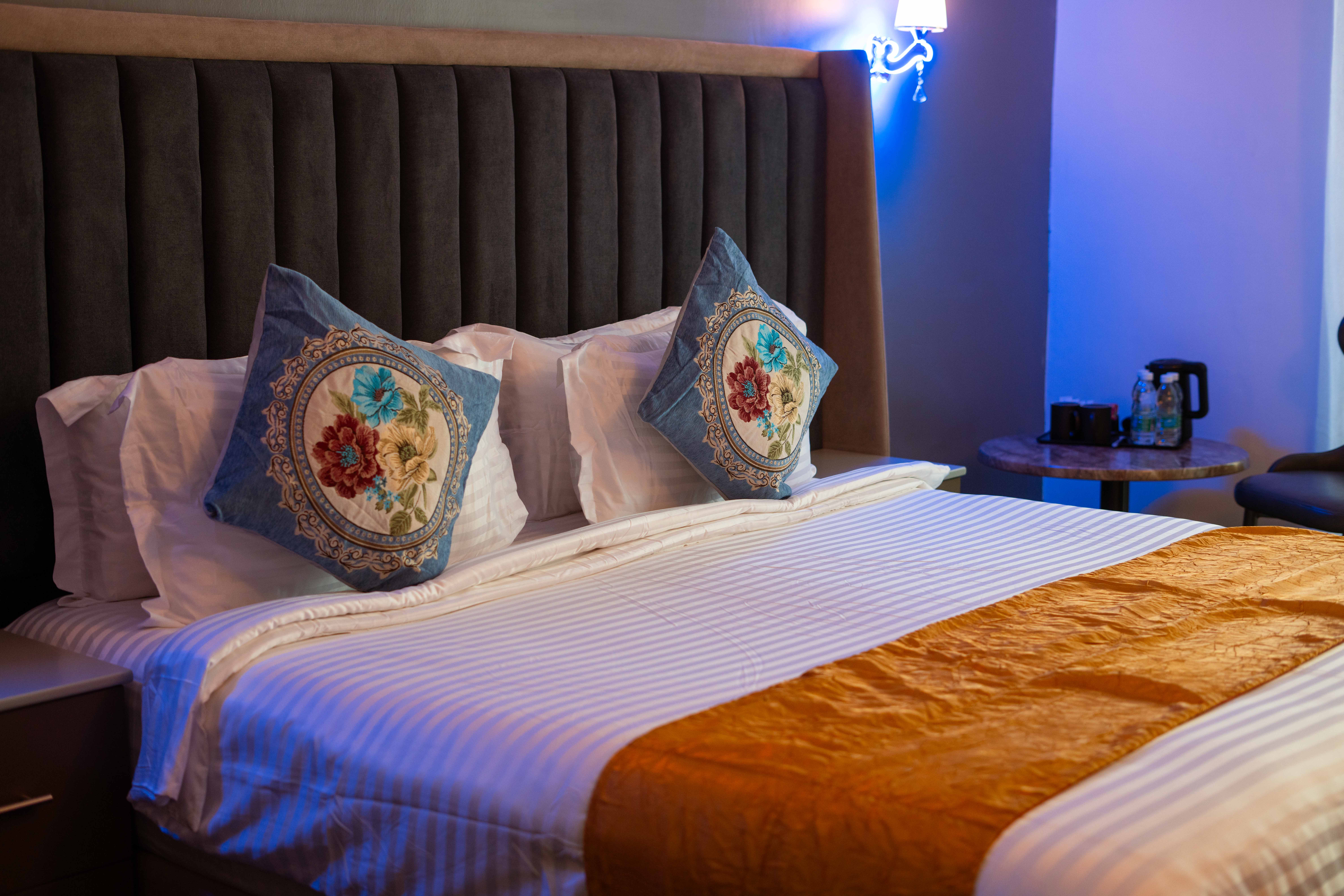 Room King Bed One Bedroom 