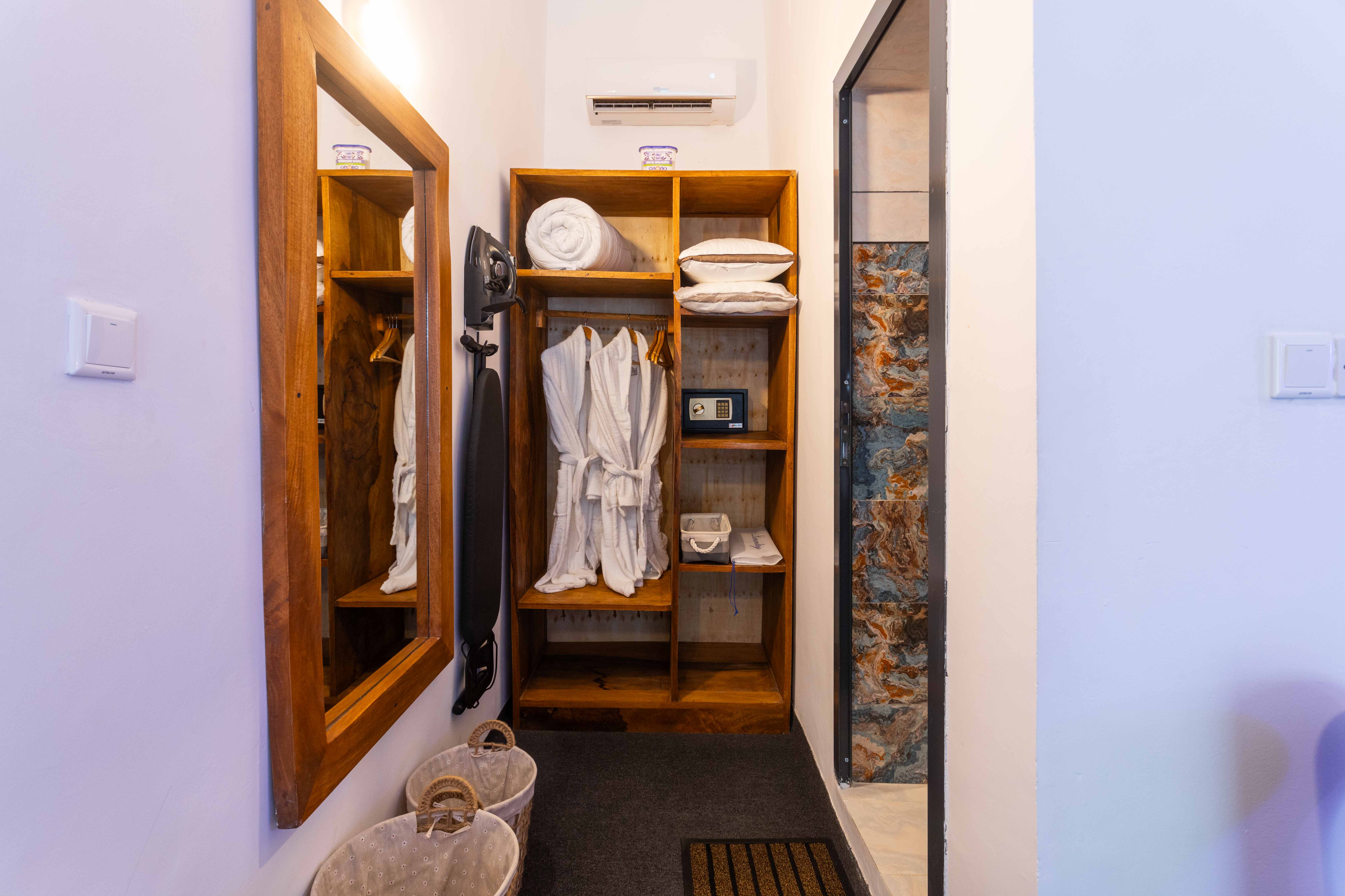 Room King Bed One Bedroom 