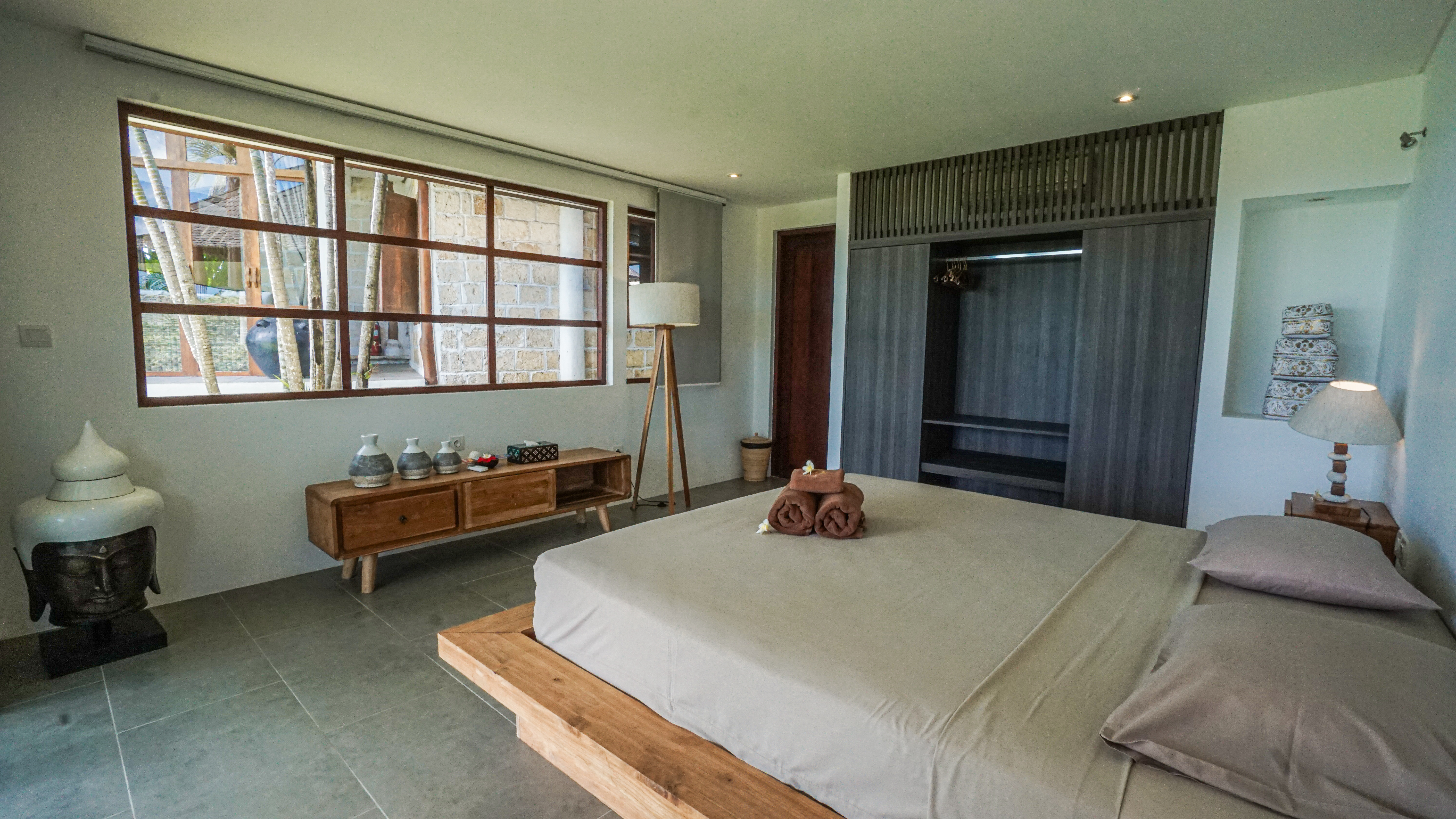 Villa Three Bedrooms Three Bathrooms