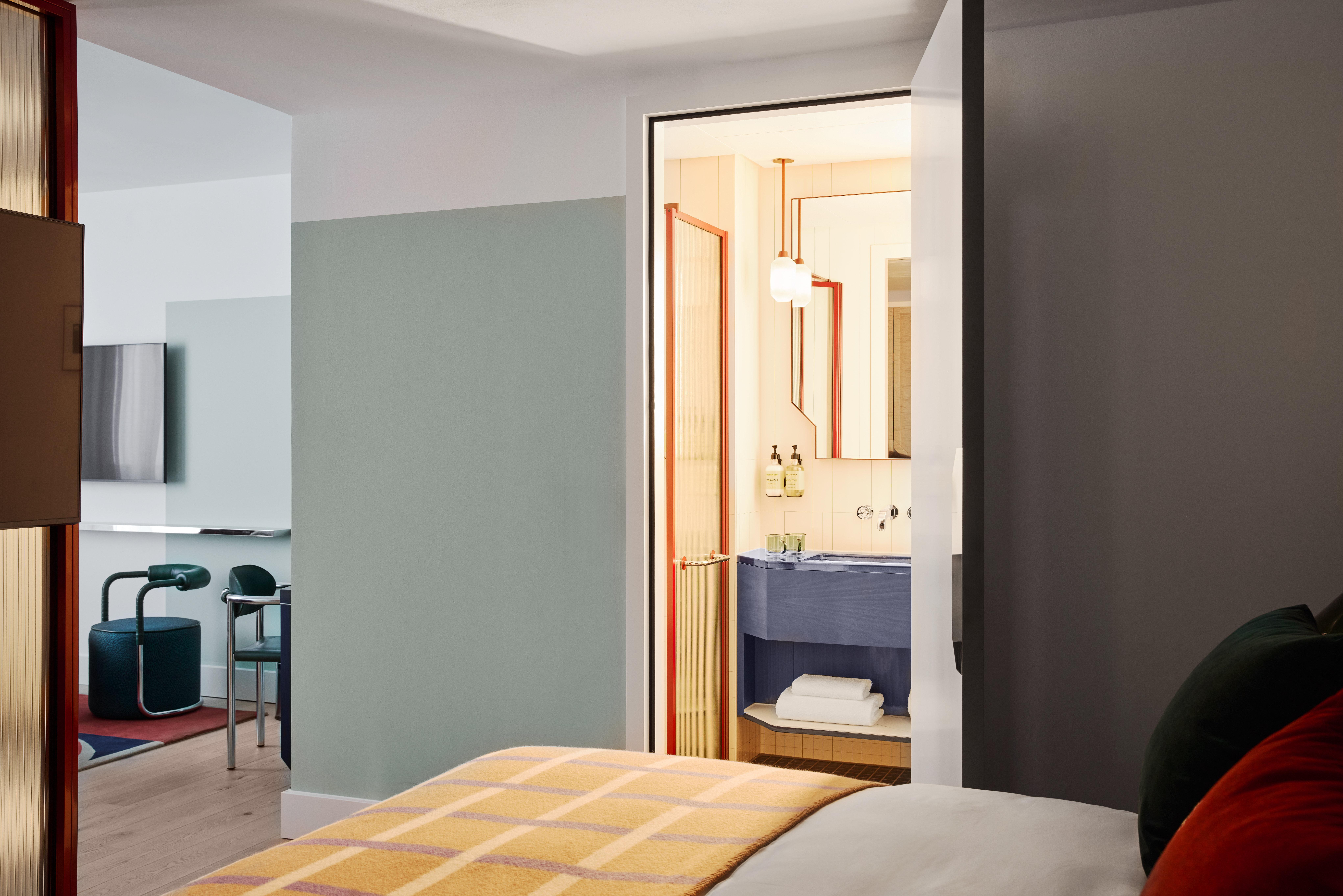 Studio King Size Bed