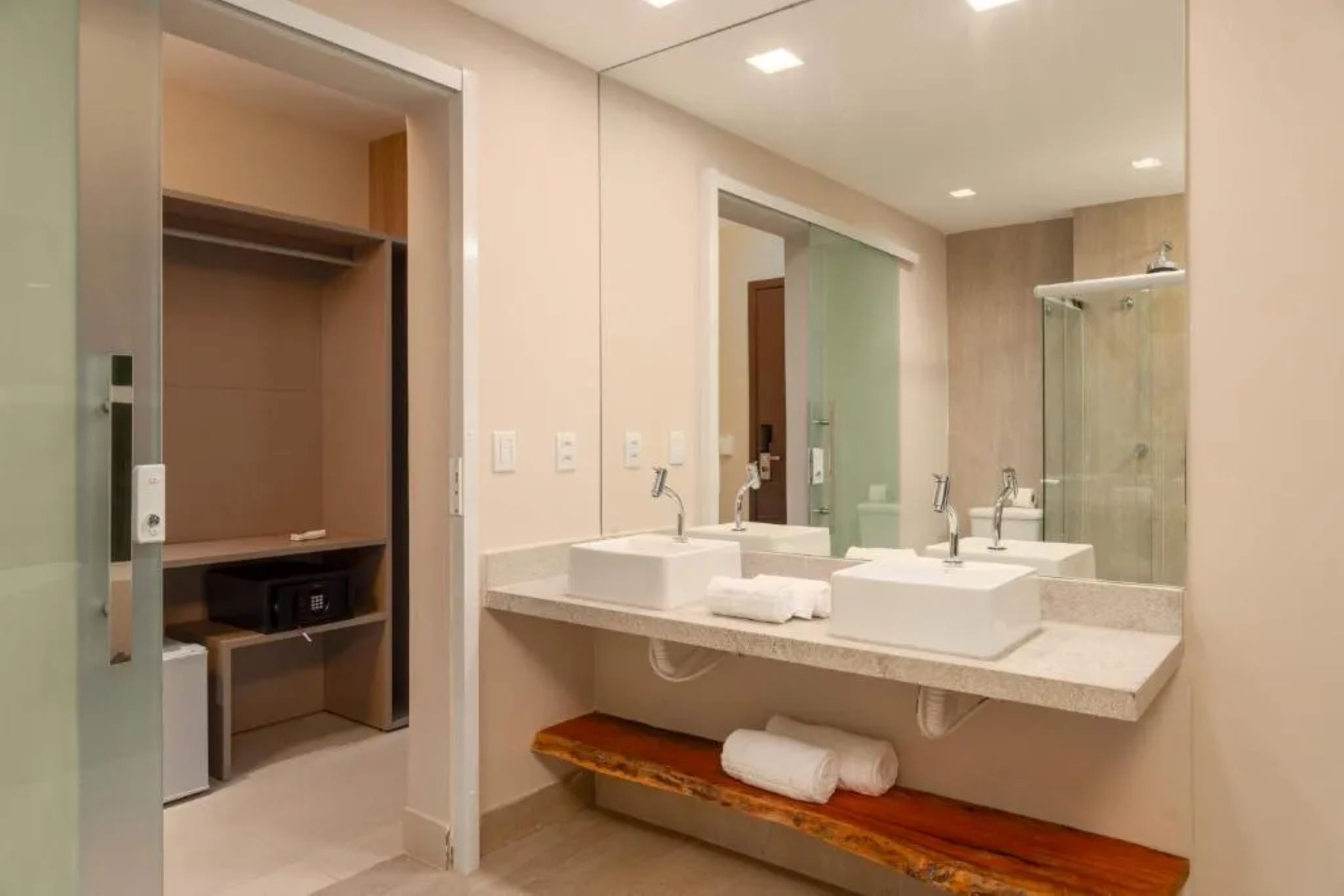 Suite Queen Size Bed