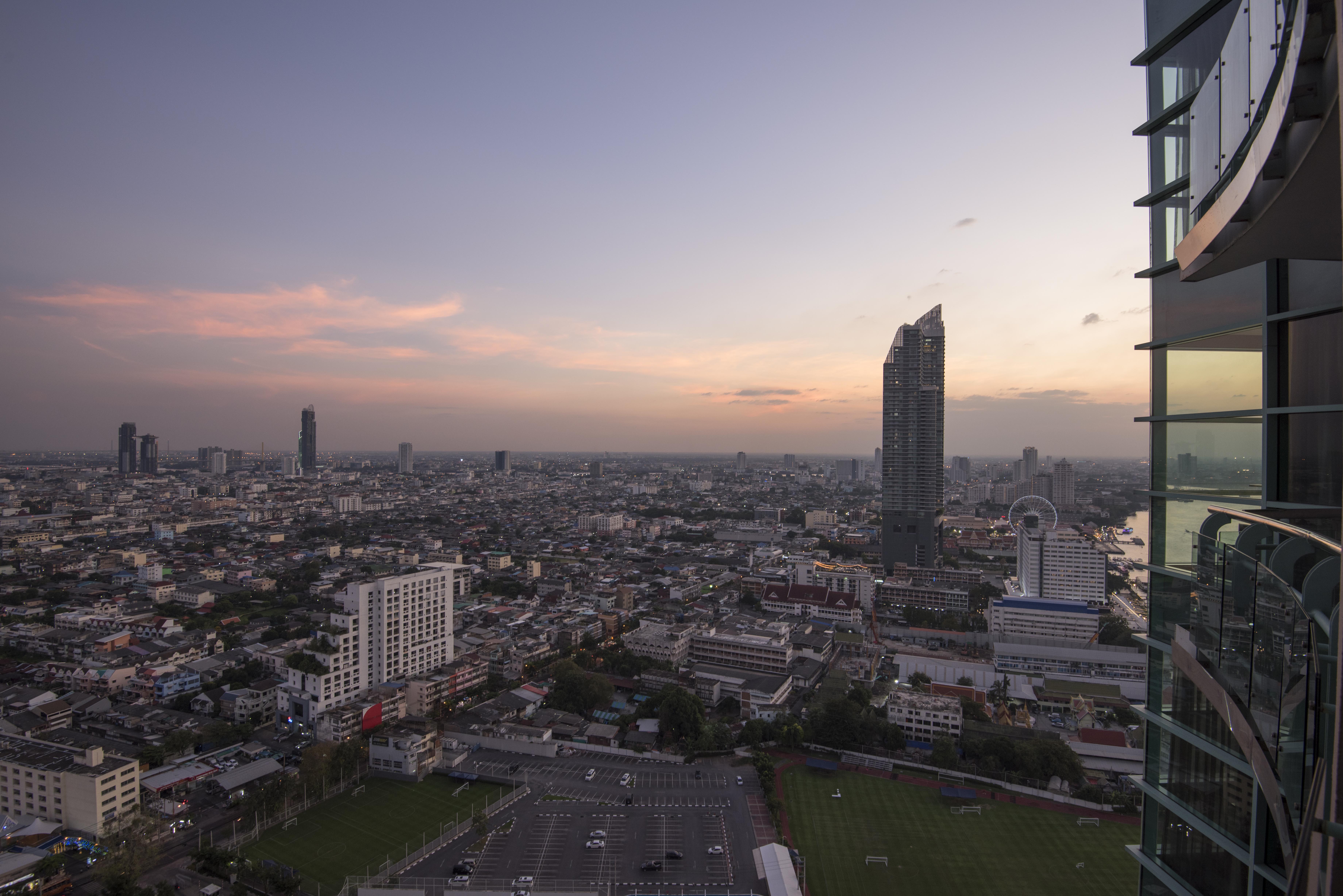 Suite Club City View