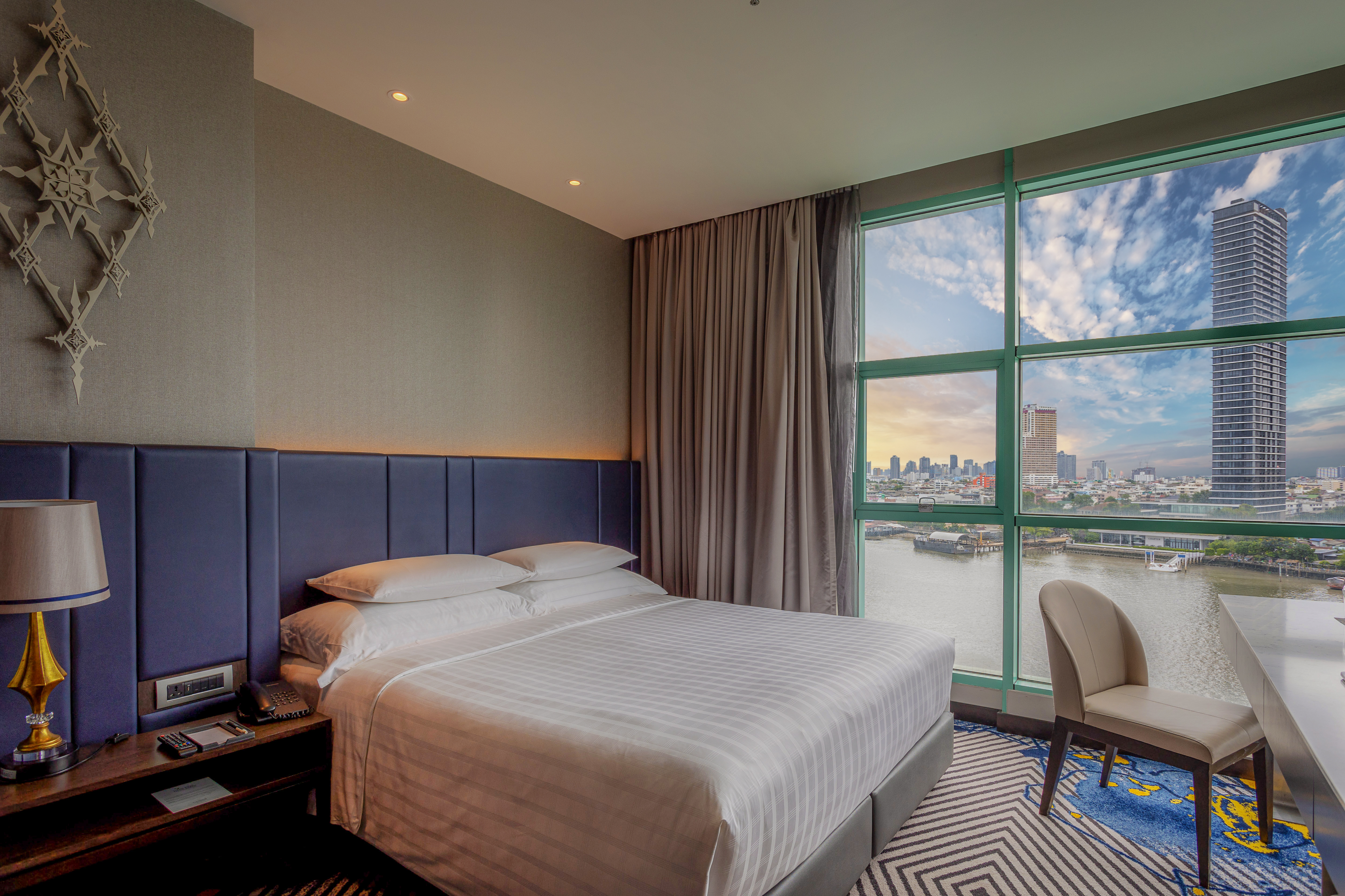 Suite Club City View