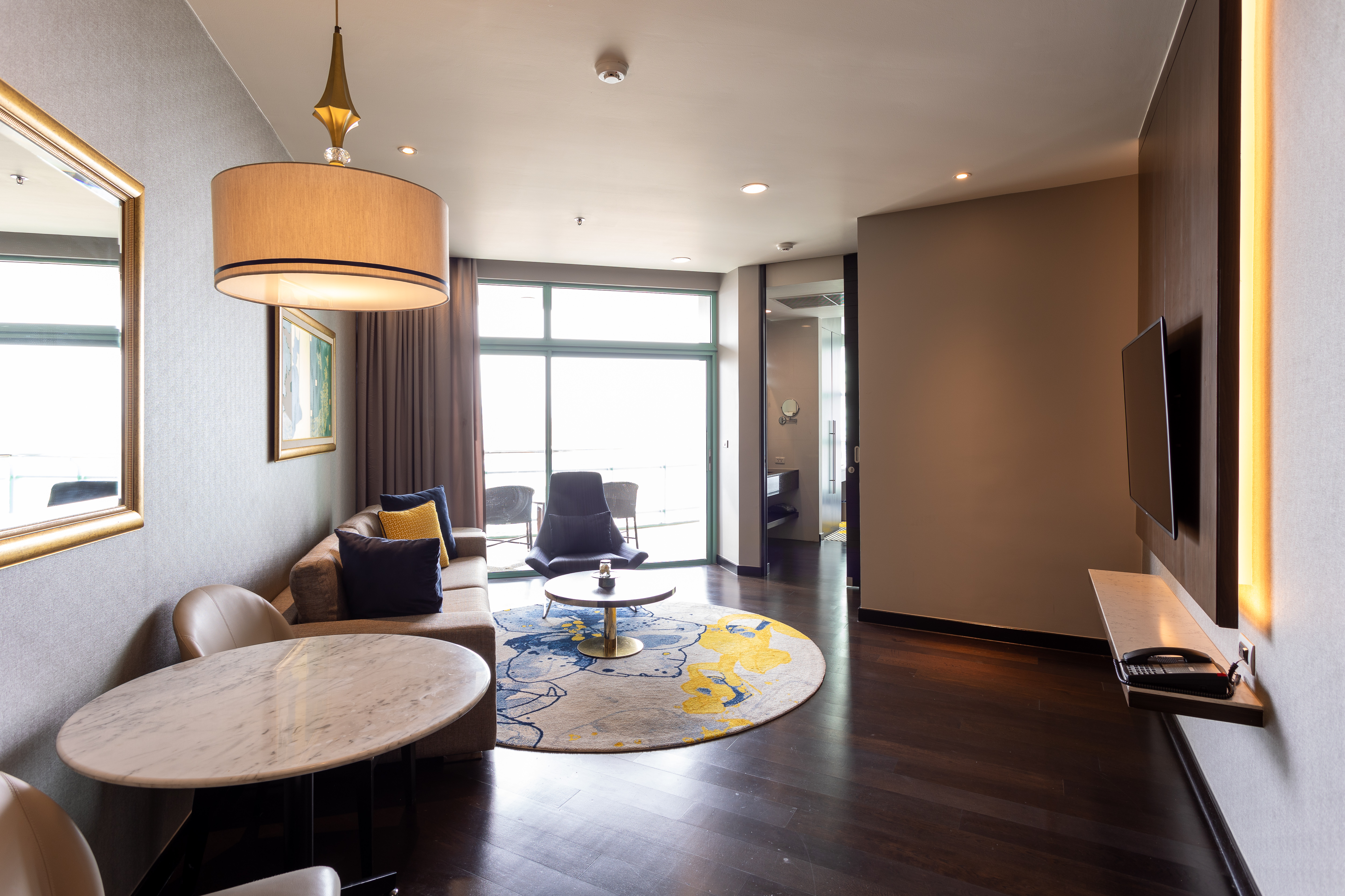 Suite Club City View