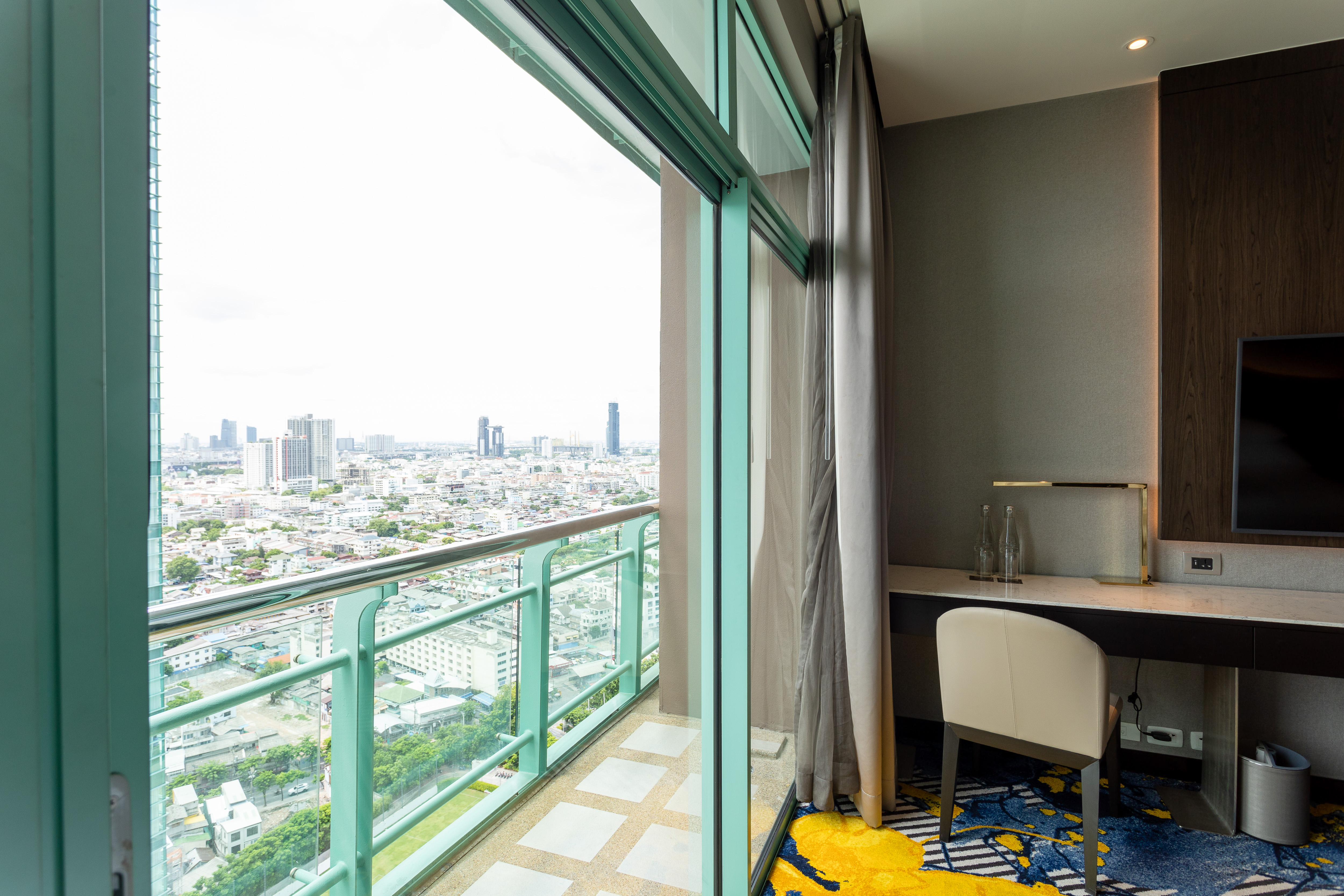 Twin Club City View