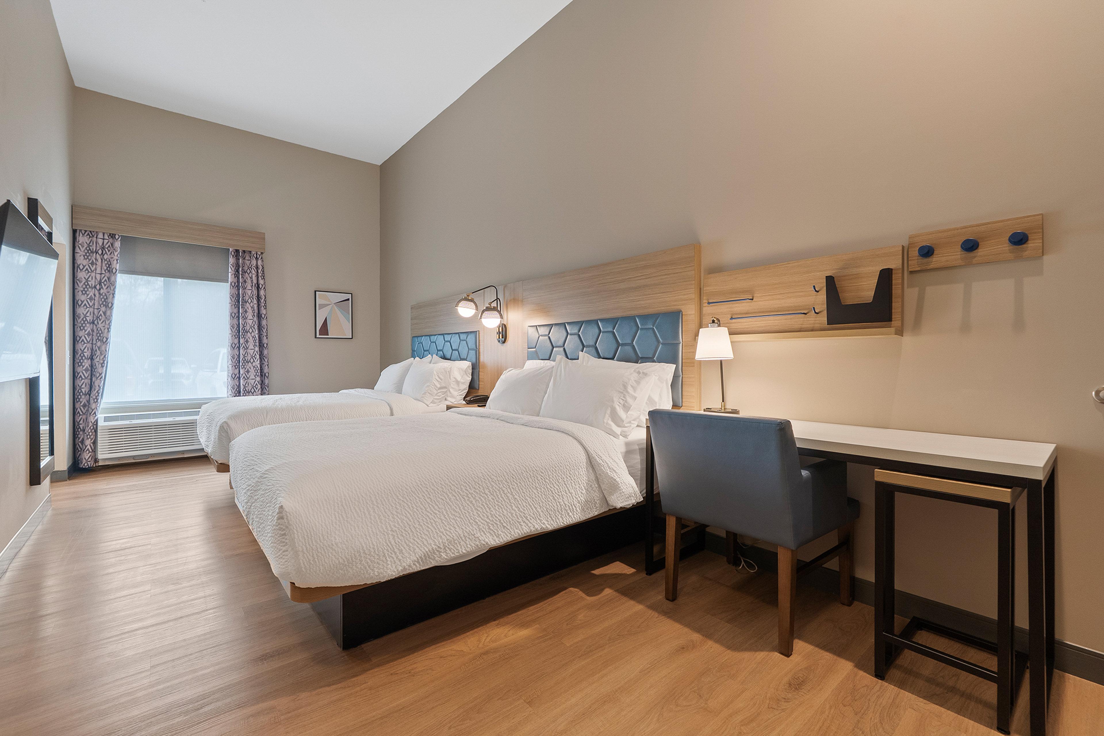 Studio Two Queen Beds