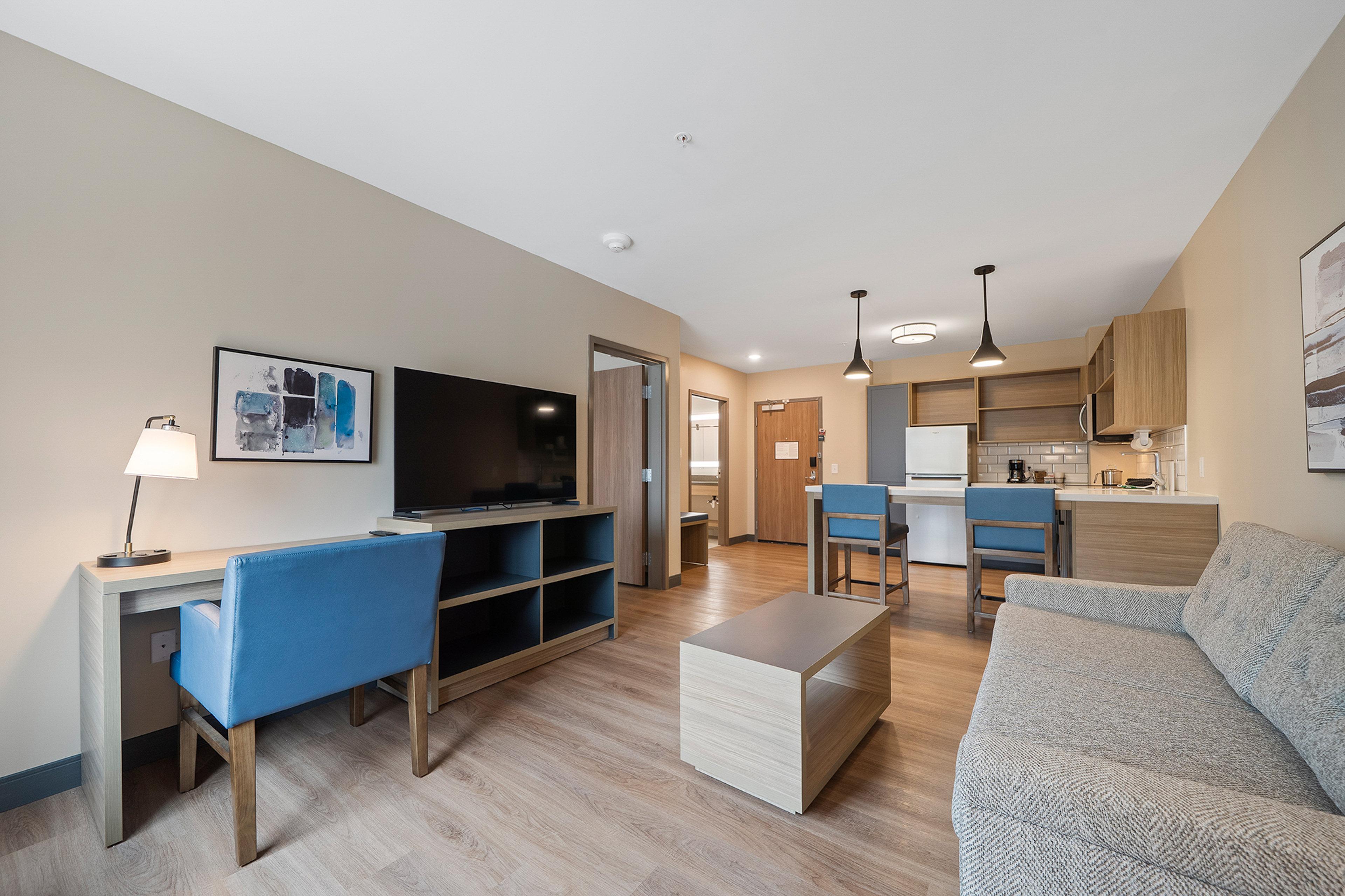 Suite Accessible King Size Bed