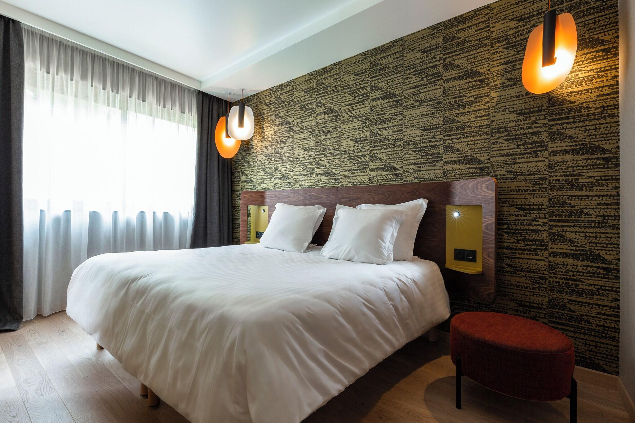 Double Queen Size Bed