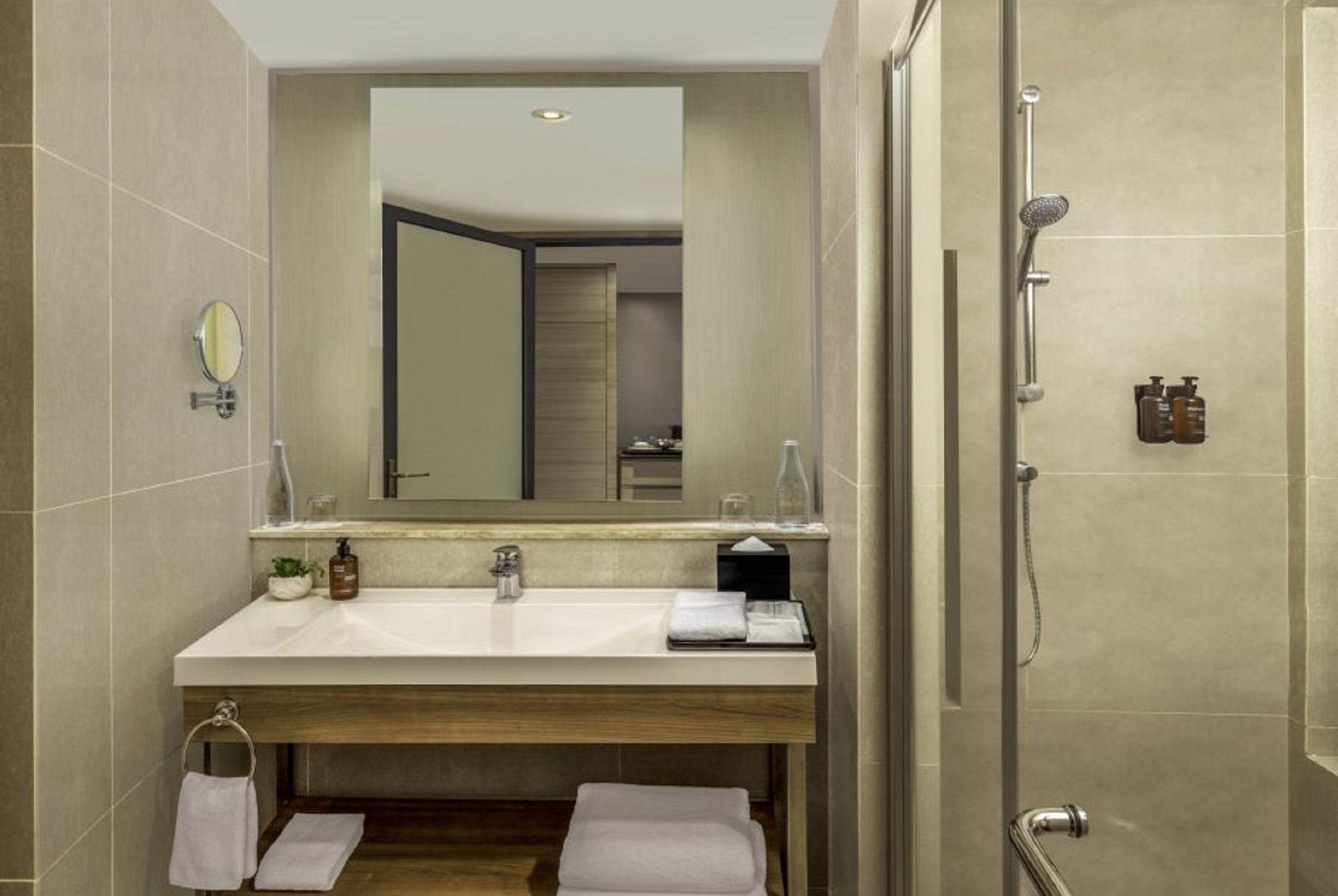 Junior Suite Queen Size Bed