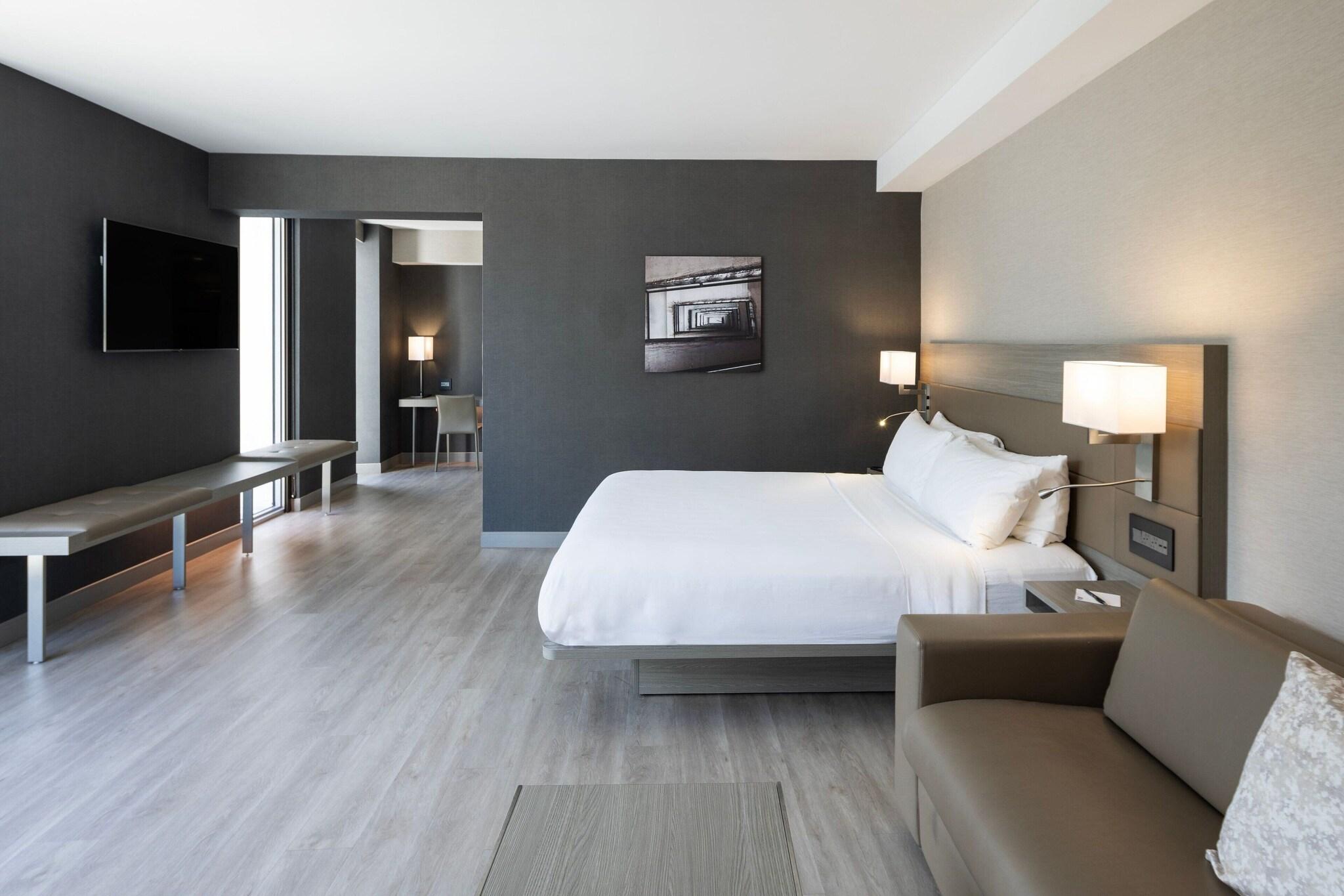 Double Bay View King Bed