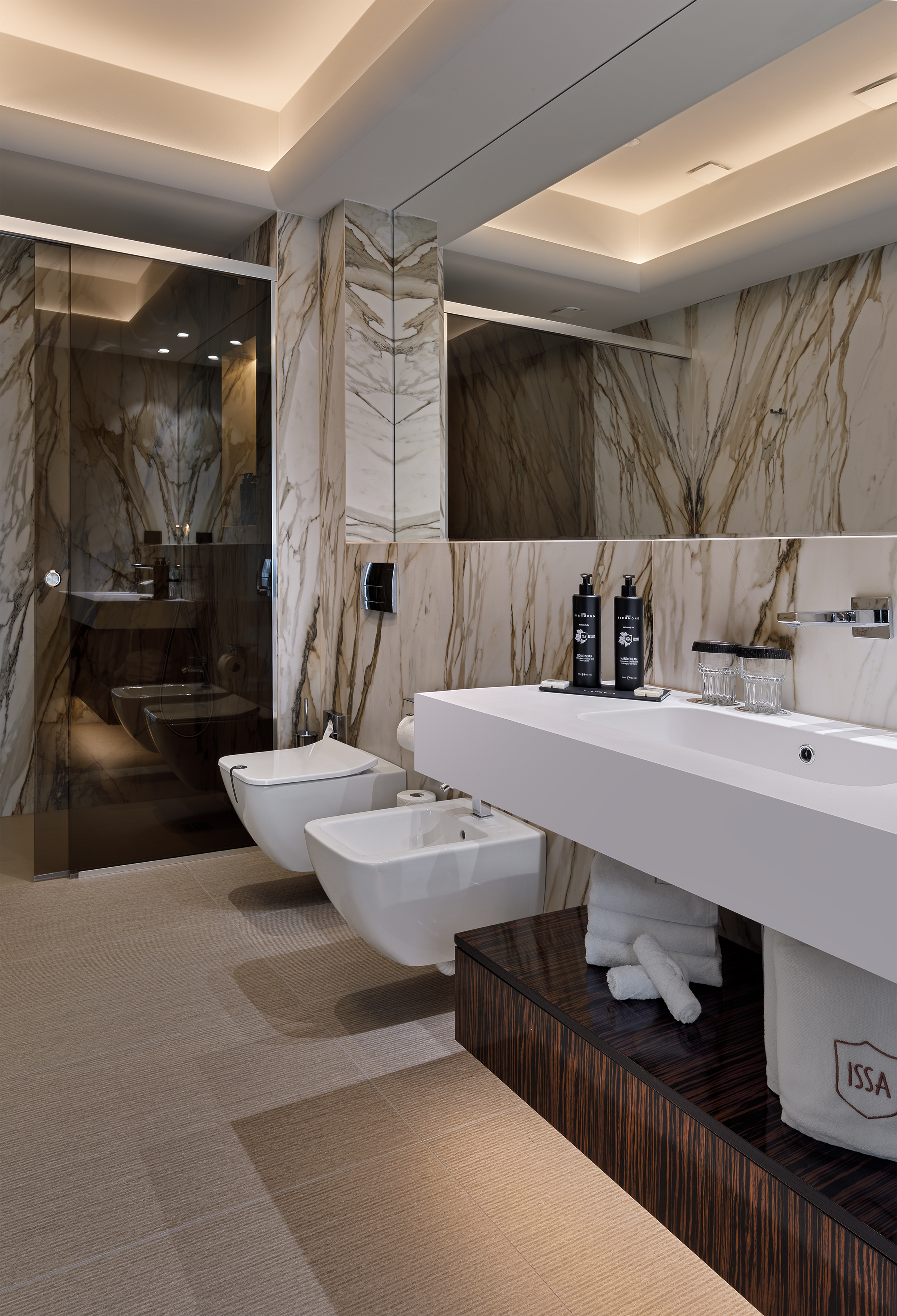 Apartment King Size Bed