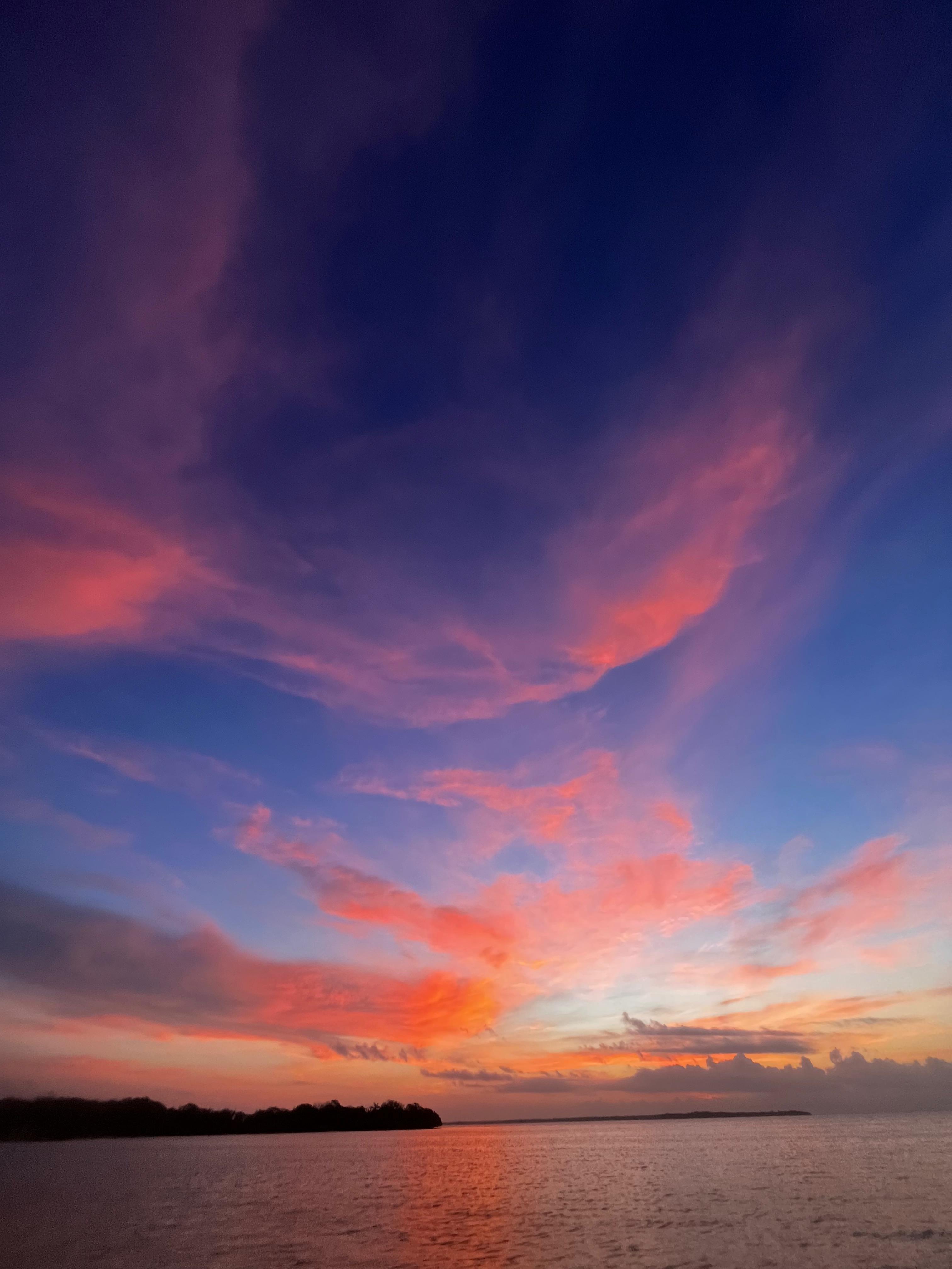 Home Seven Bedrooms with More Than Three Bathrooms