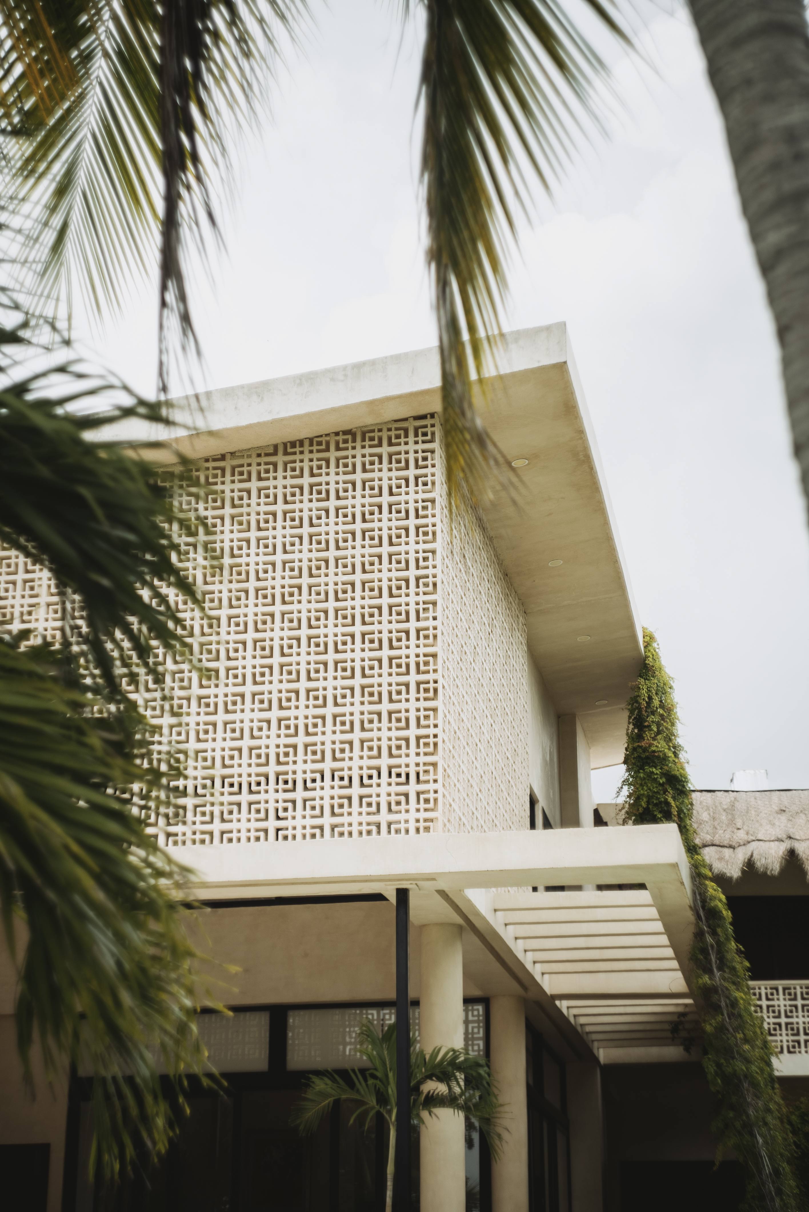 Home Seven Bedrooms with More Than Three Bathrooms