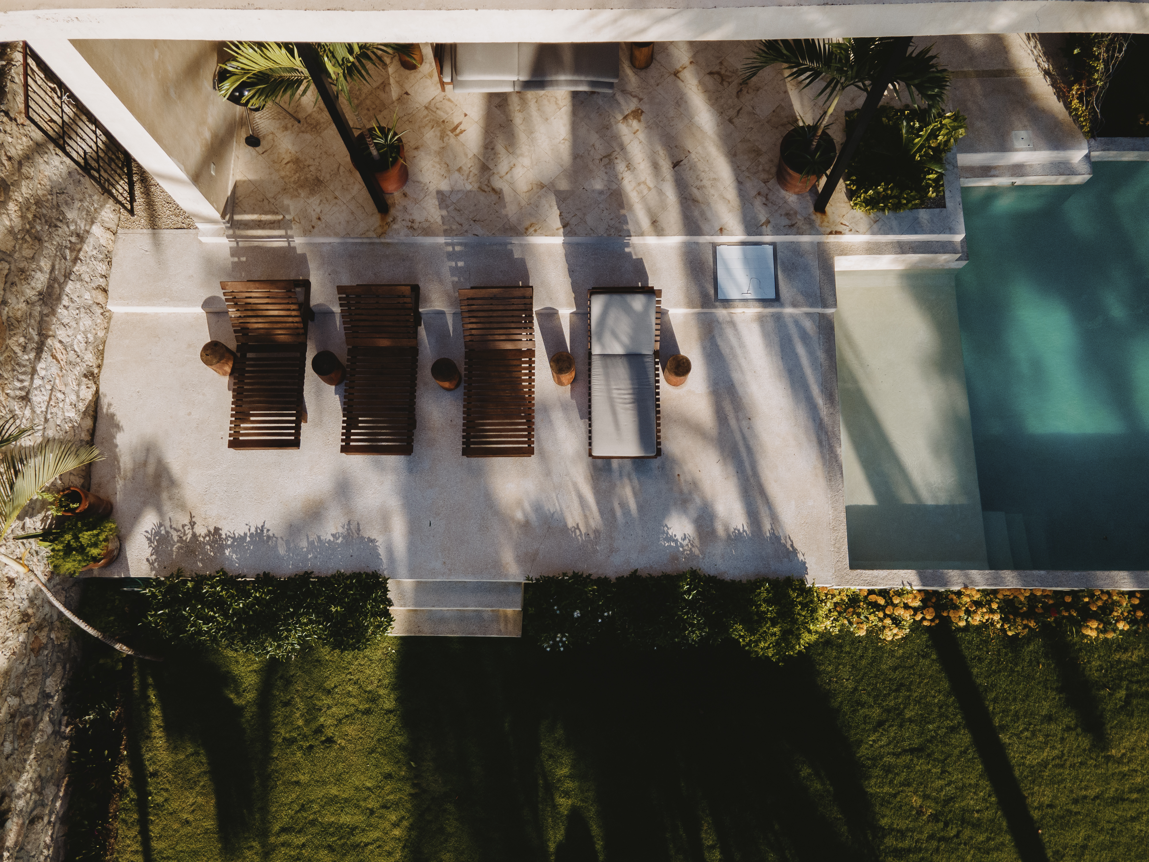 Home Seven Bedrooms with More Than Three Bathrooms