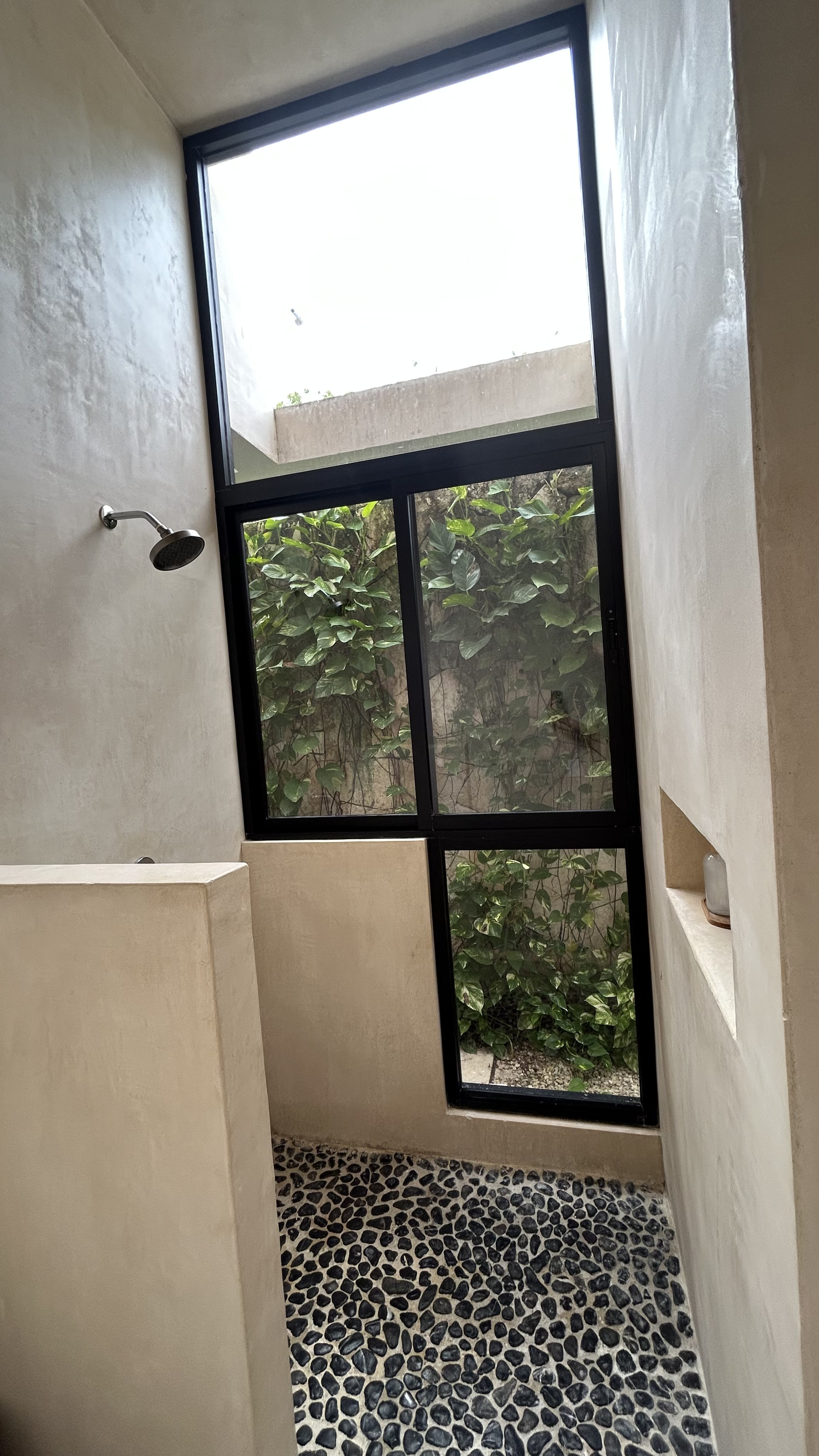 Home Seven Bedrooms with More Than Three Bathrooms