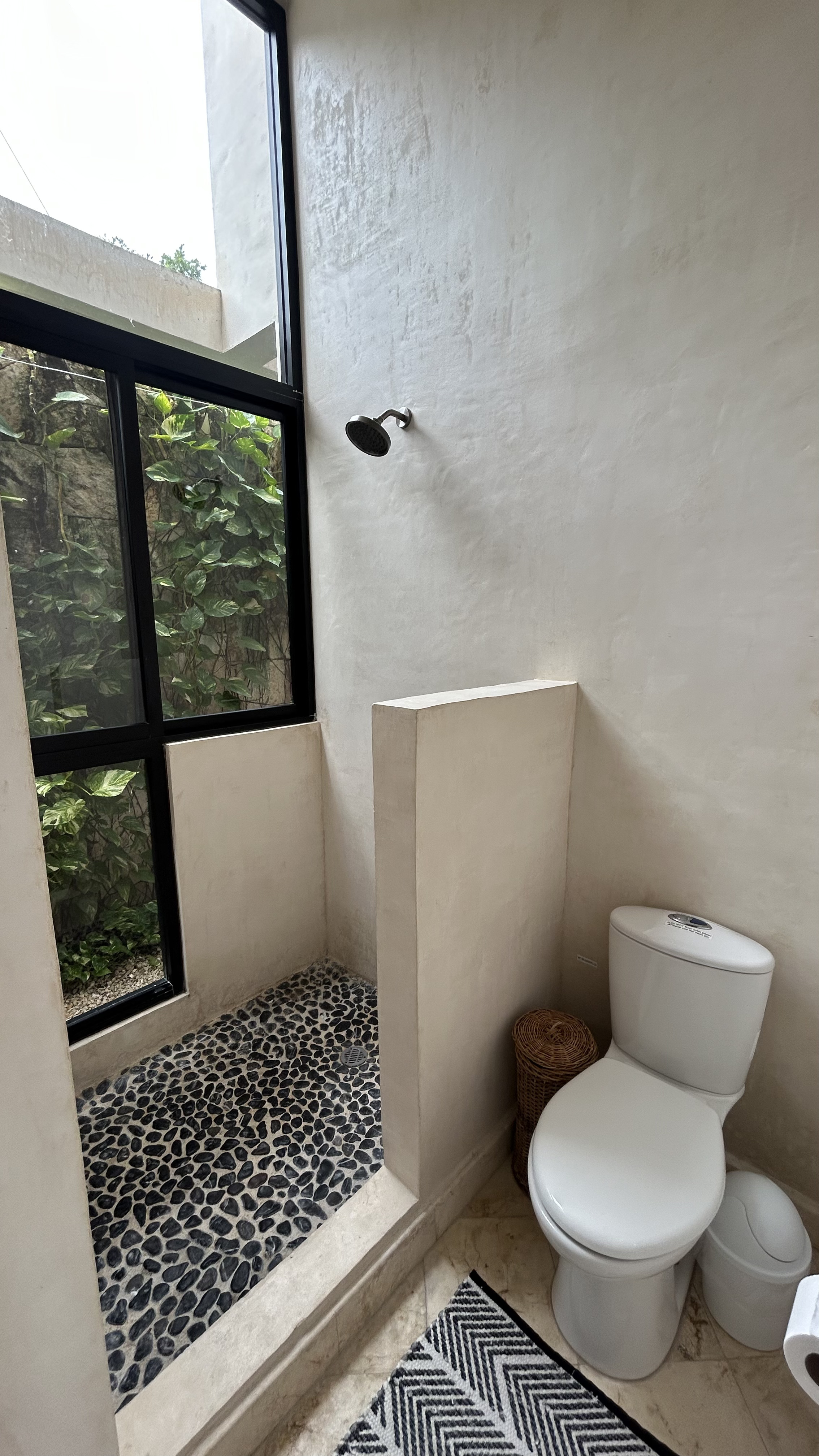 Home Seven Bedrooms with More Than Three Bathrooms