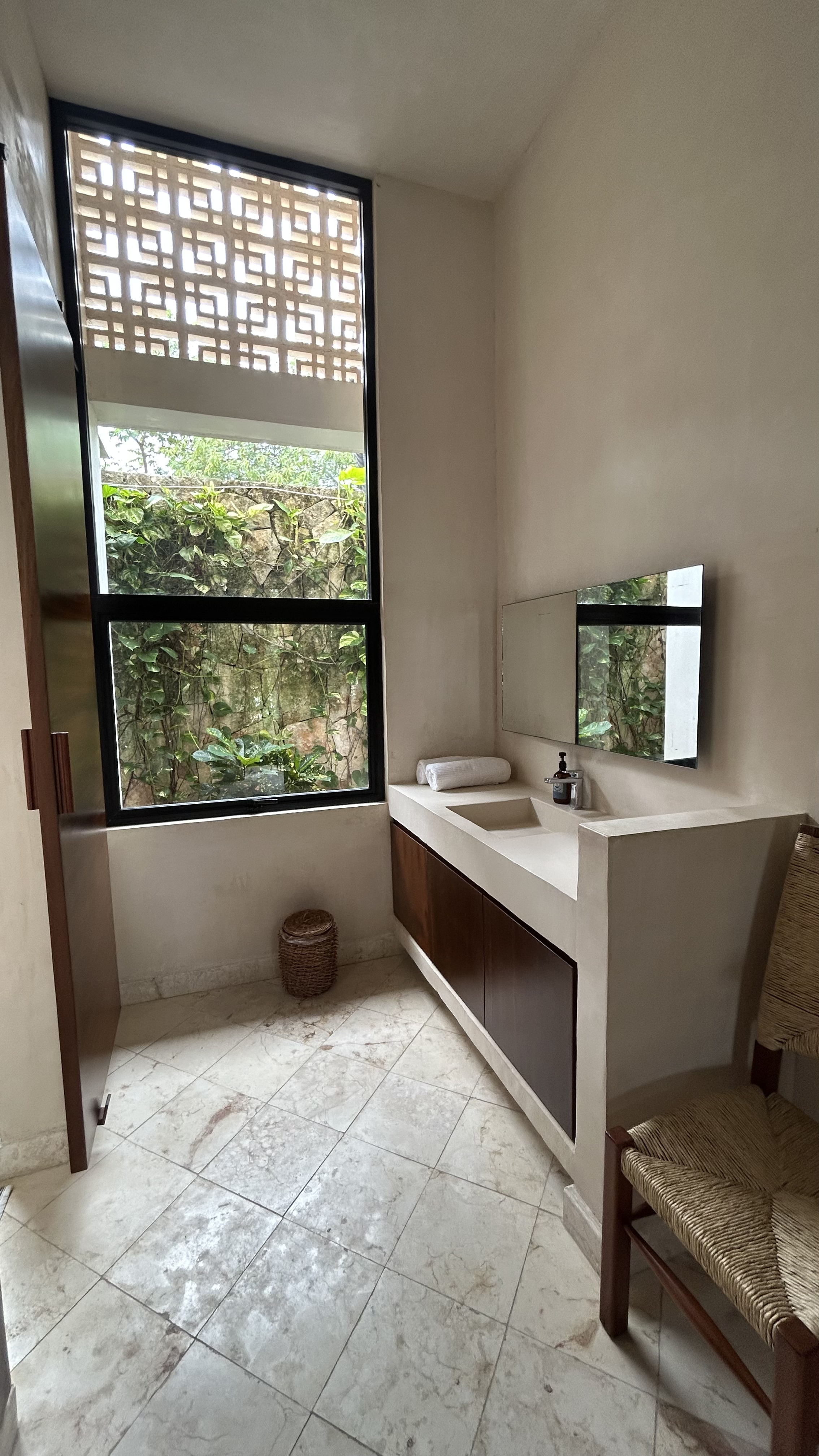 Home Seven Bedrooms with More Than Three Bathrooms