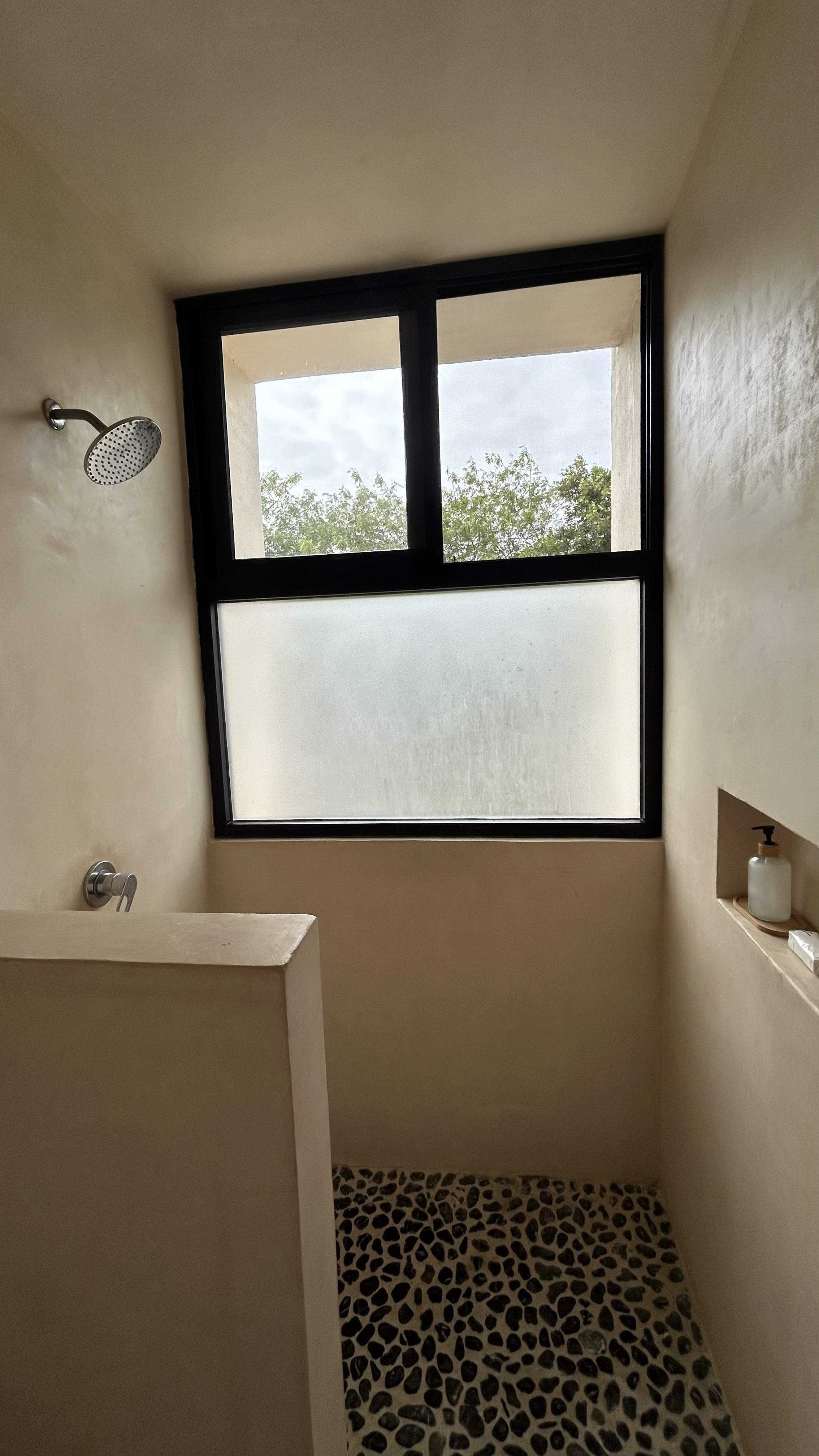 Home Seven Bedrooms with More Than Three Bathrooms