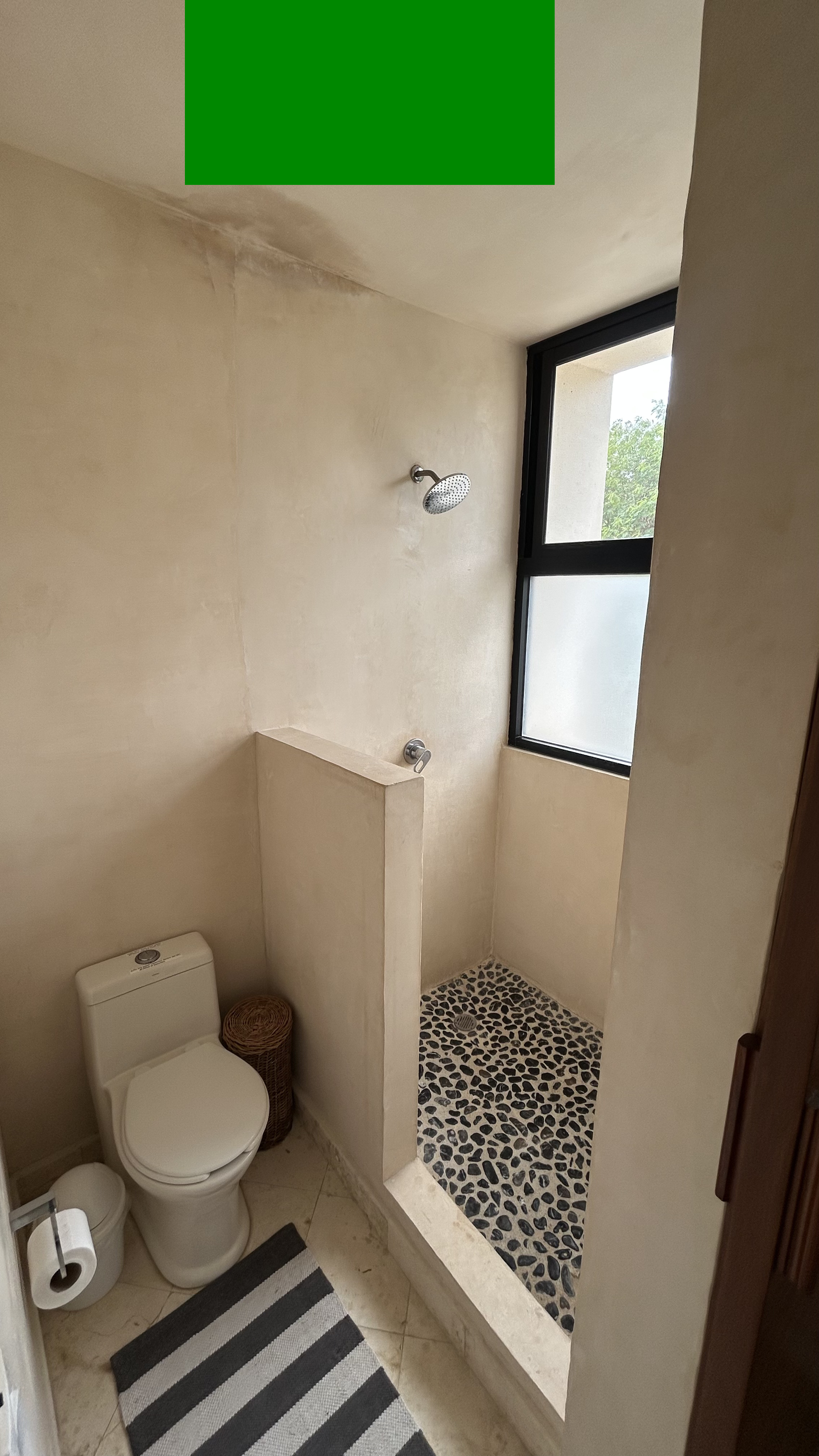 Home Seven Bedrooms with More Than Three Bathrooms