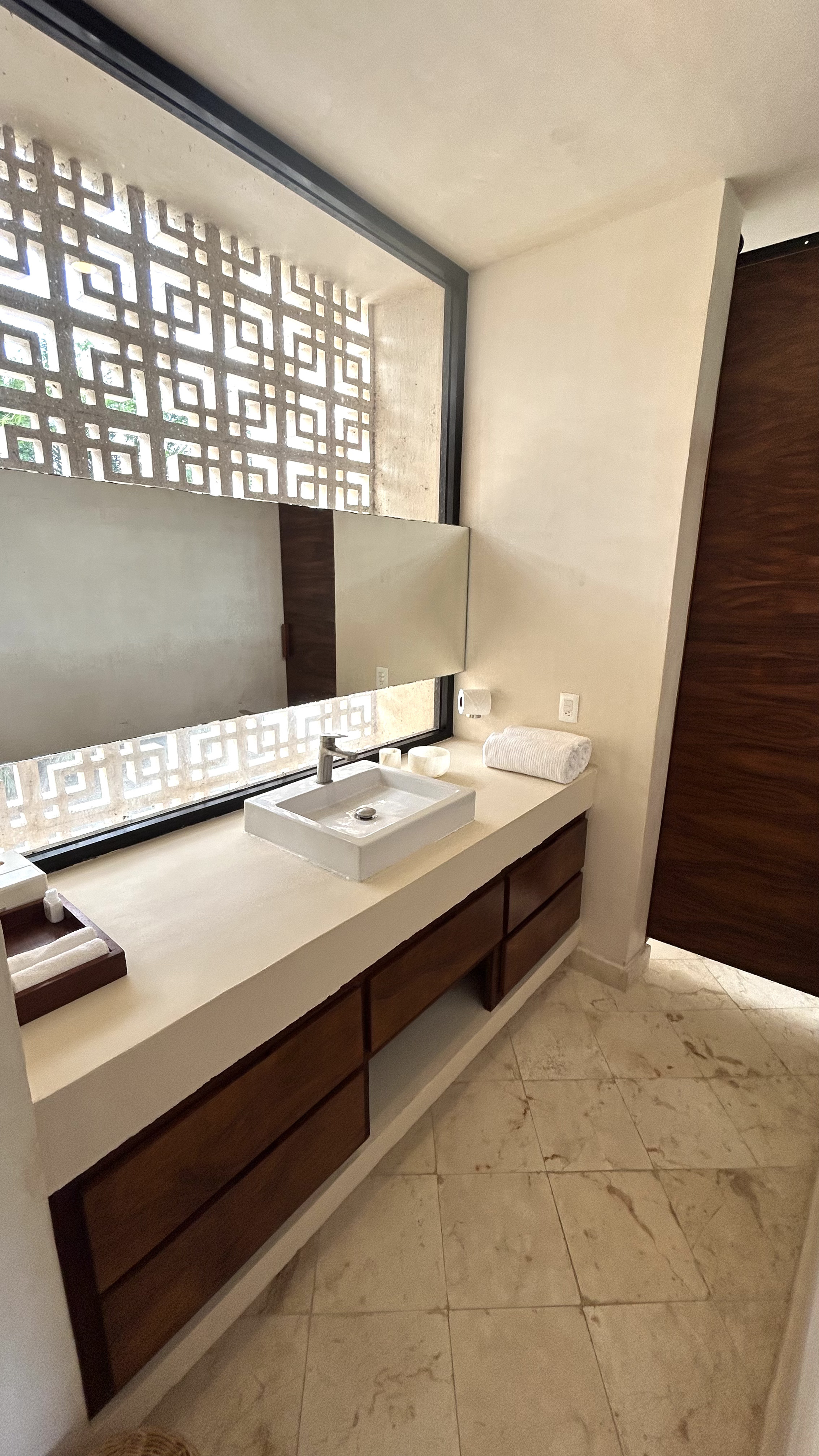 Home Seven Bedrooms with More Than Three Bathrooms