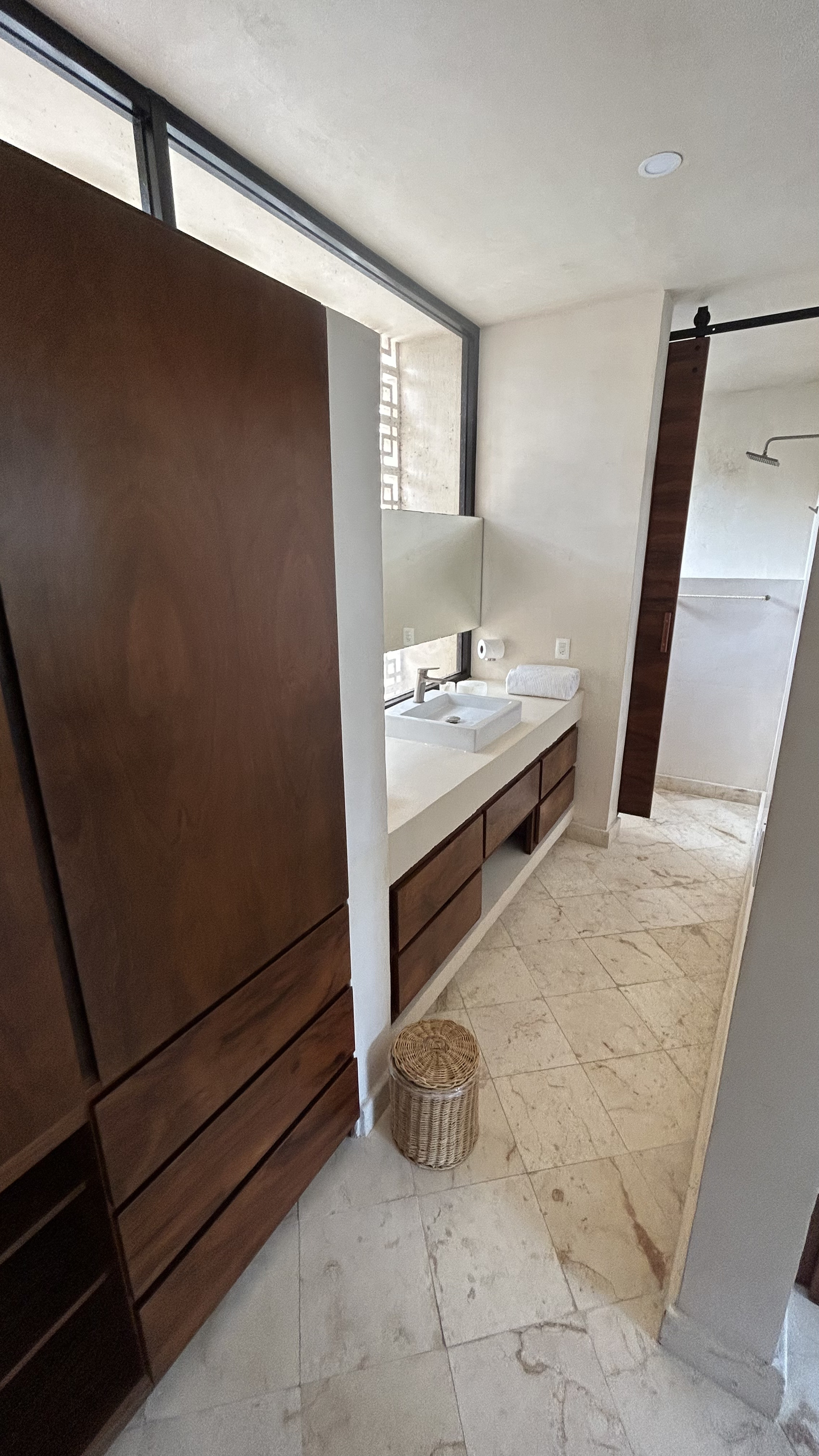 Home Seven Bedrooms with More Than Three Bathrooms