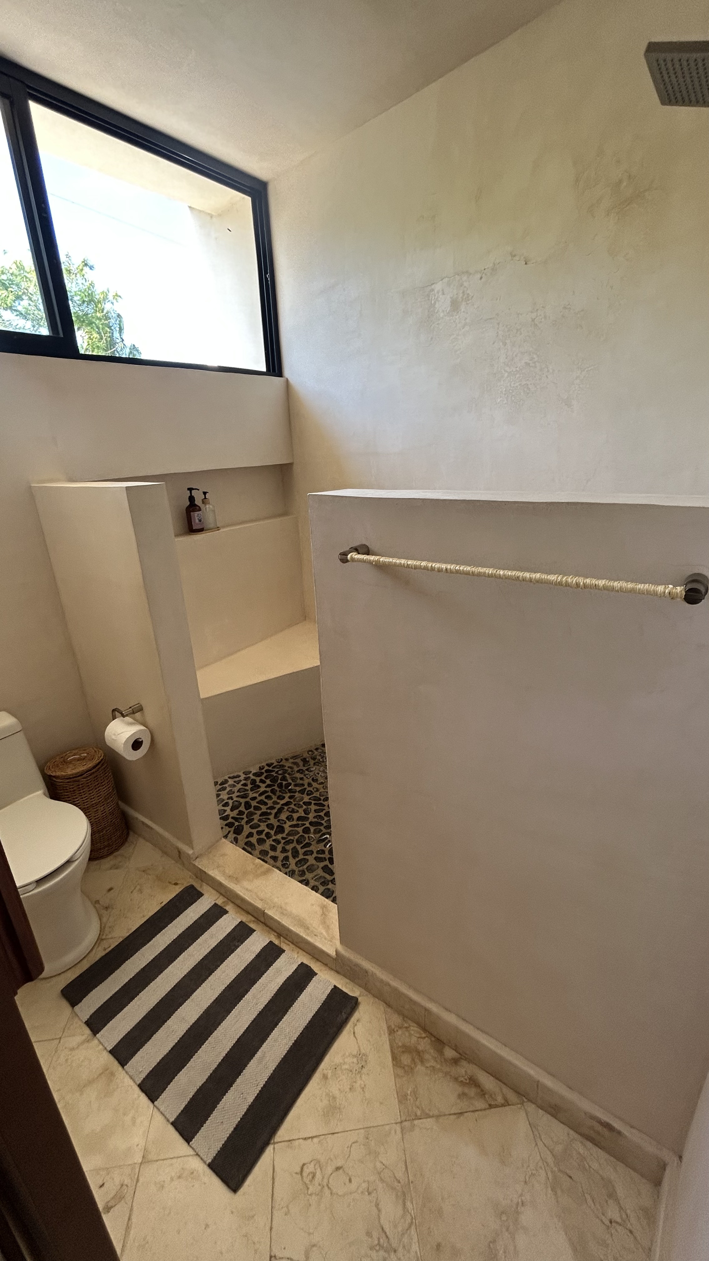 Home Seven Bedrooms with More Than Three Bathrooms