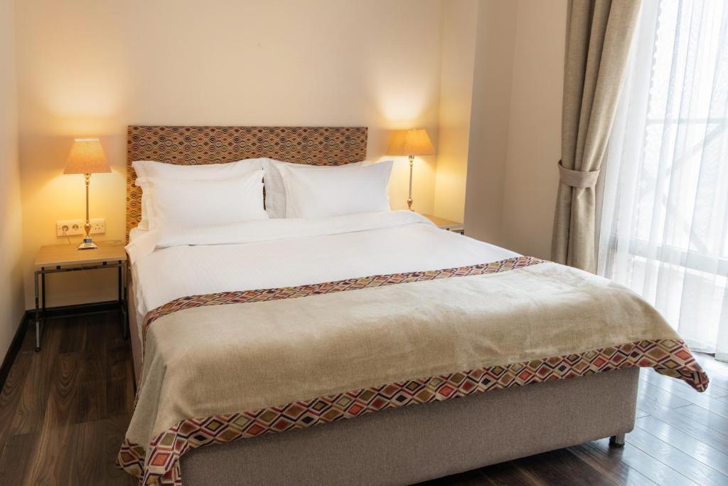 Suite Queen Size Bed