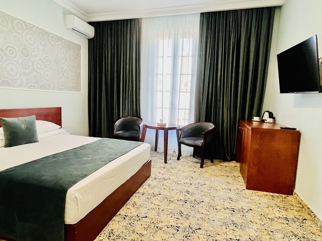 Triple Deluxe King Bed