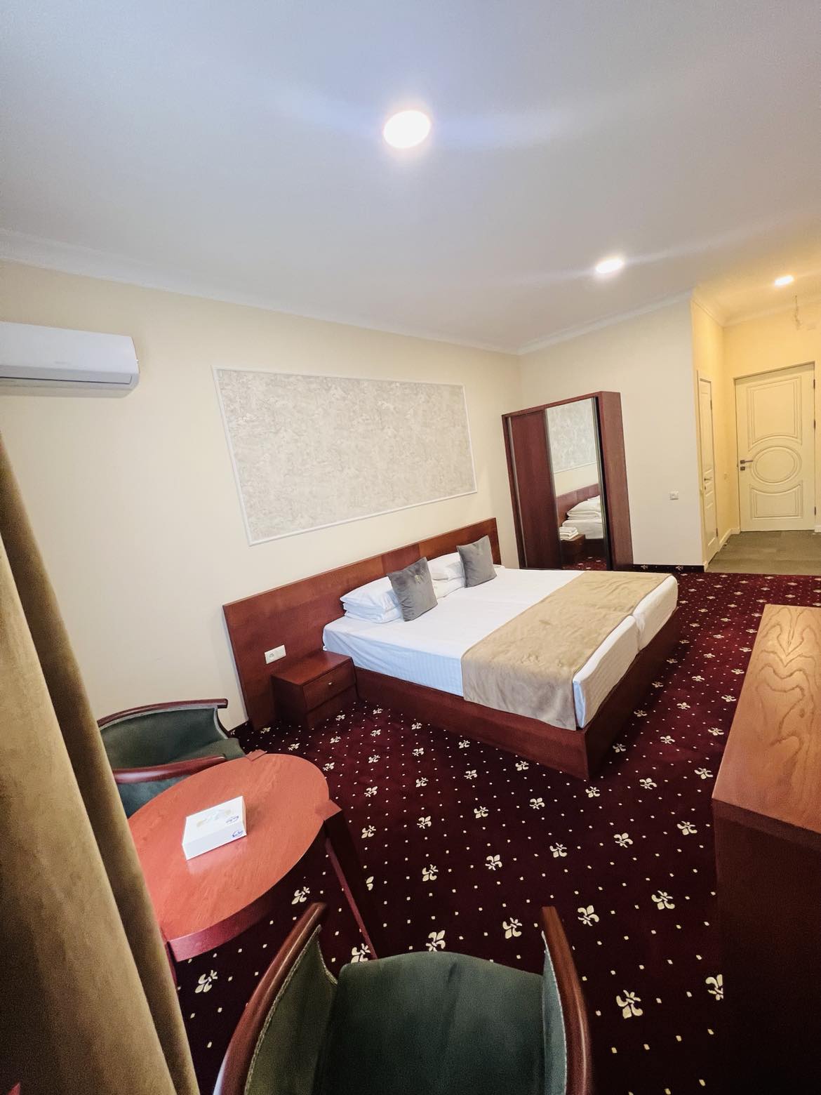 Triple Deluxe King Bed