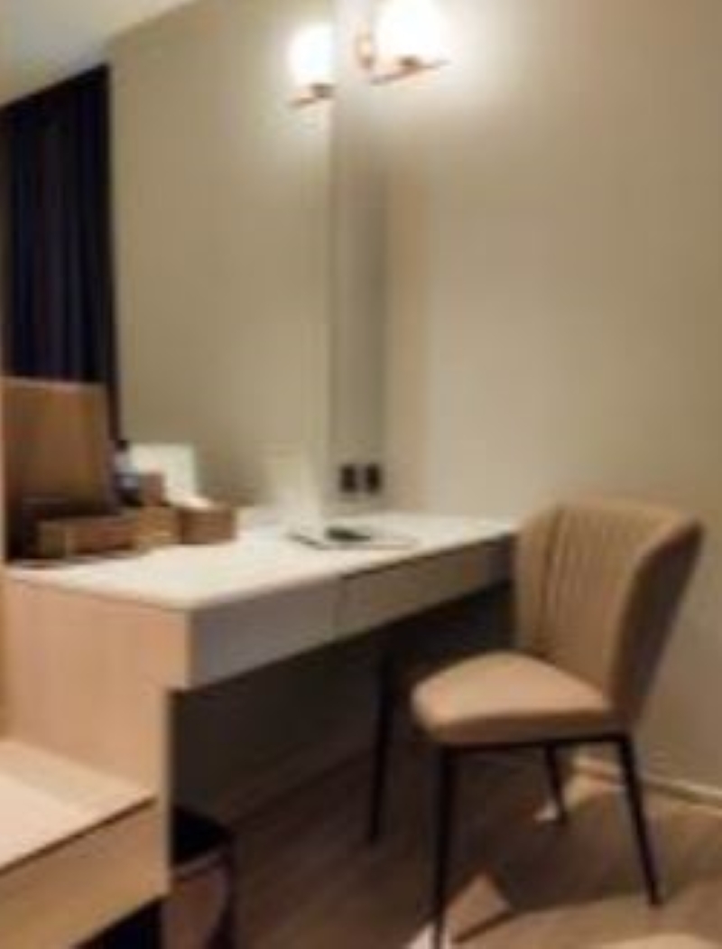 Studio Pool View King Bed