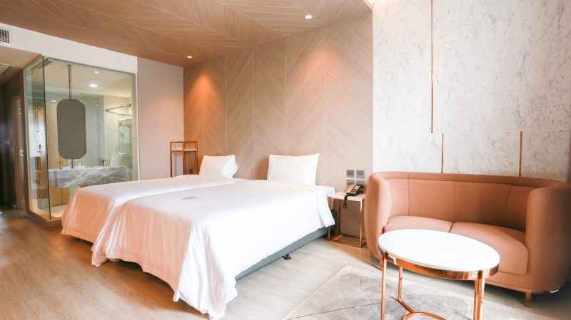 Twin Pool View King Bed