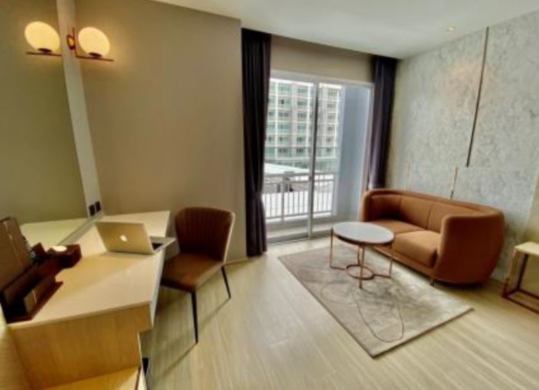 Twin Pool View King Bed