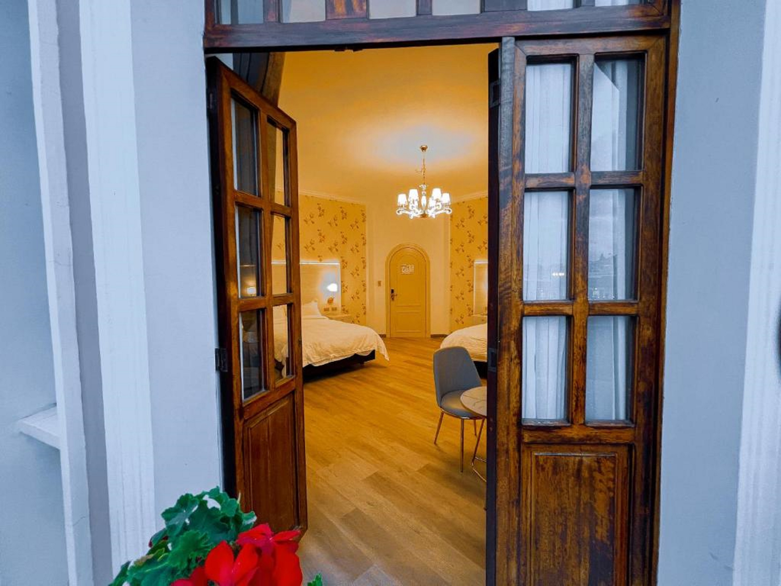 Junior Suite Queen Size Bed