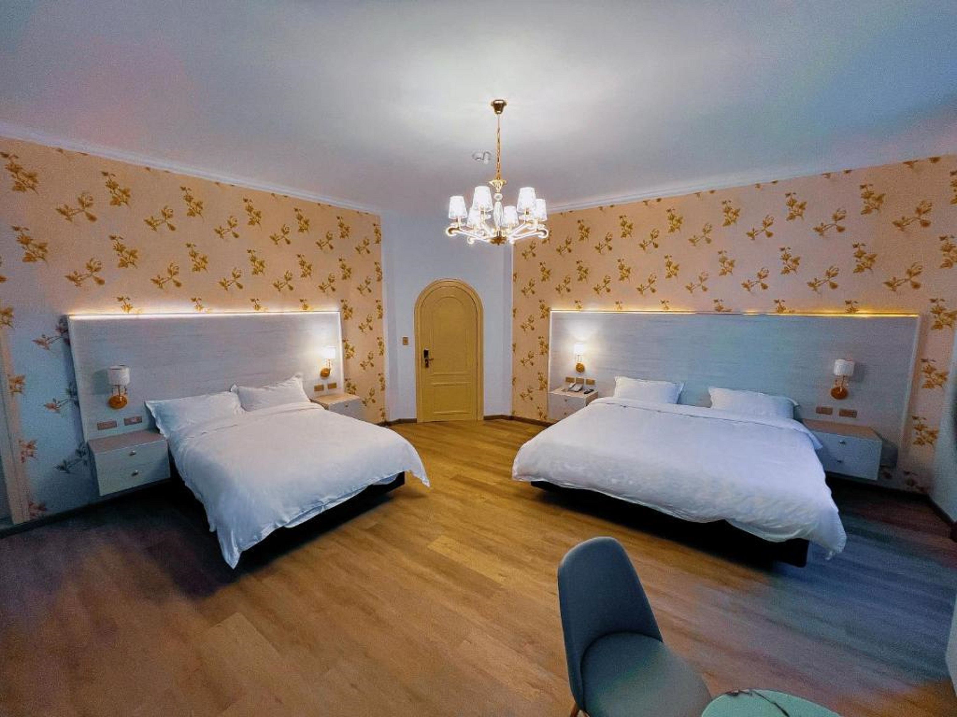 Junior Suite Queen Size Bed