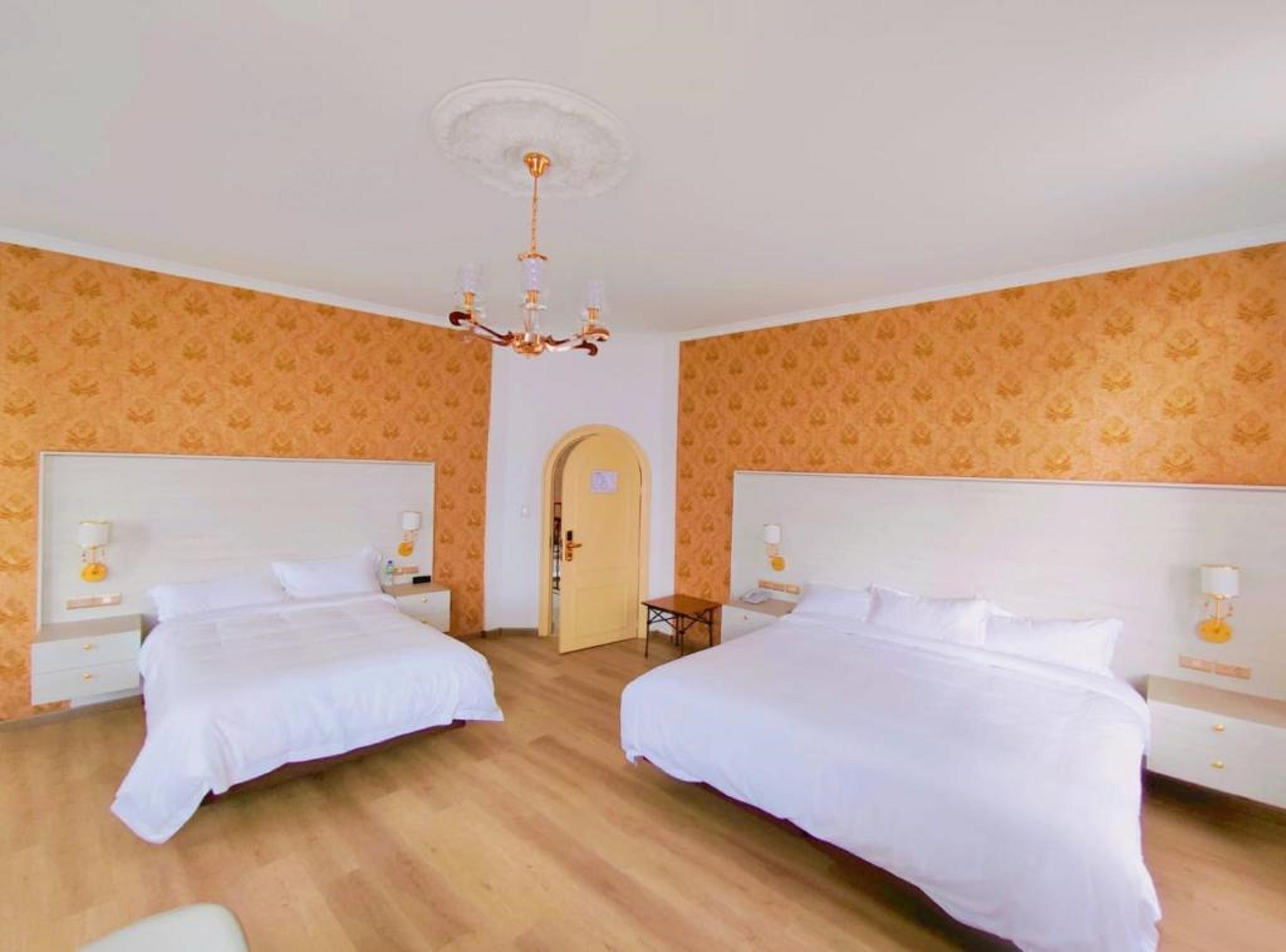 Junior Suite Queen Size Bed