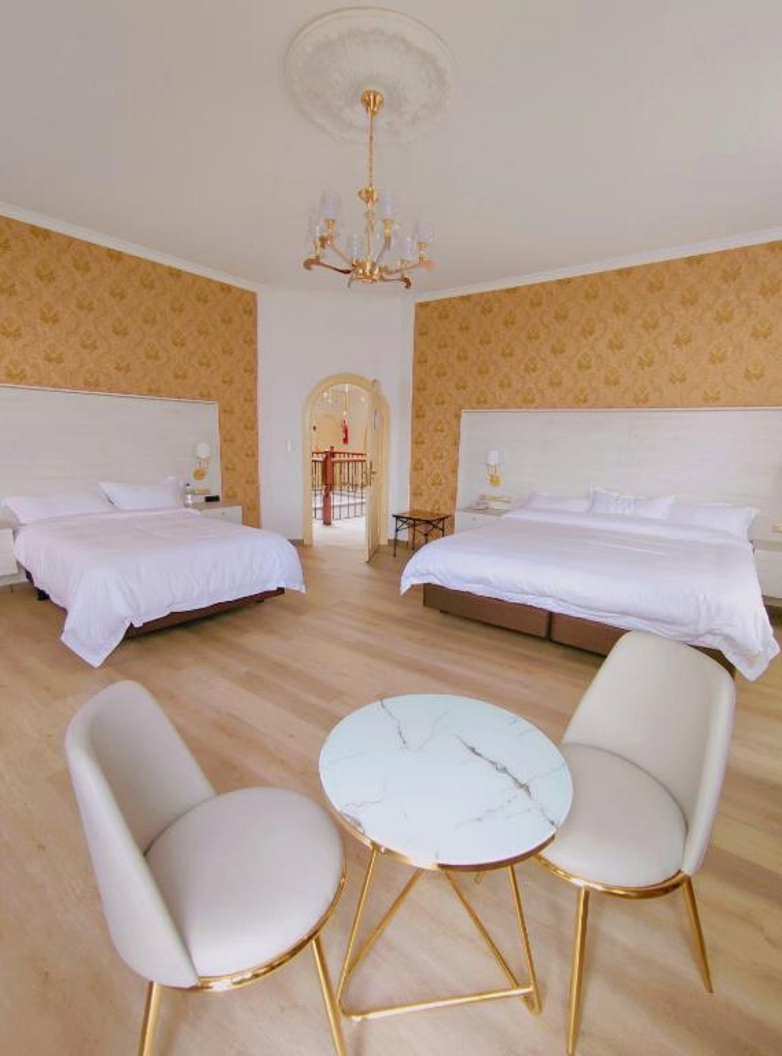 Junior Suite Queen Size Bed