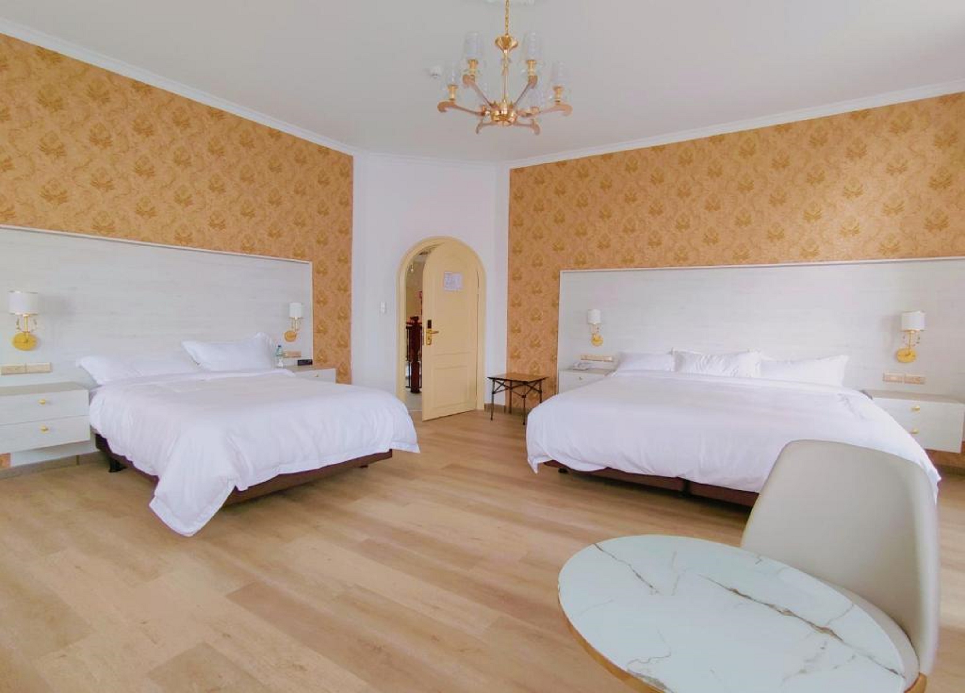 Junior Suite Queen Size Bed