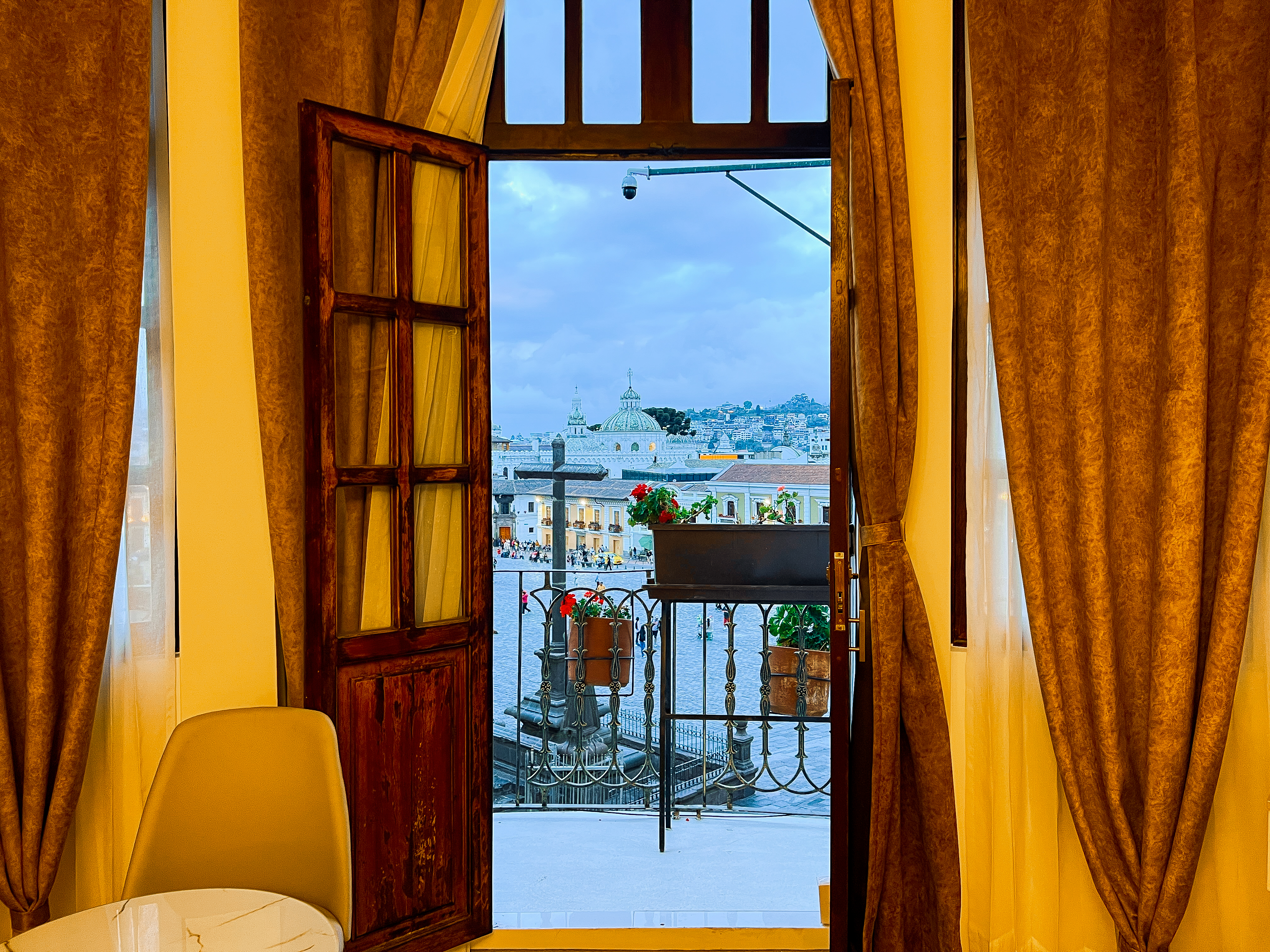 Junior Suite Queen Size Bed