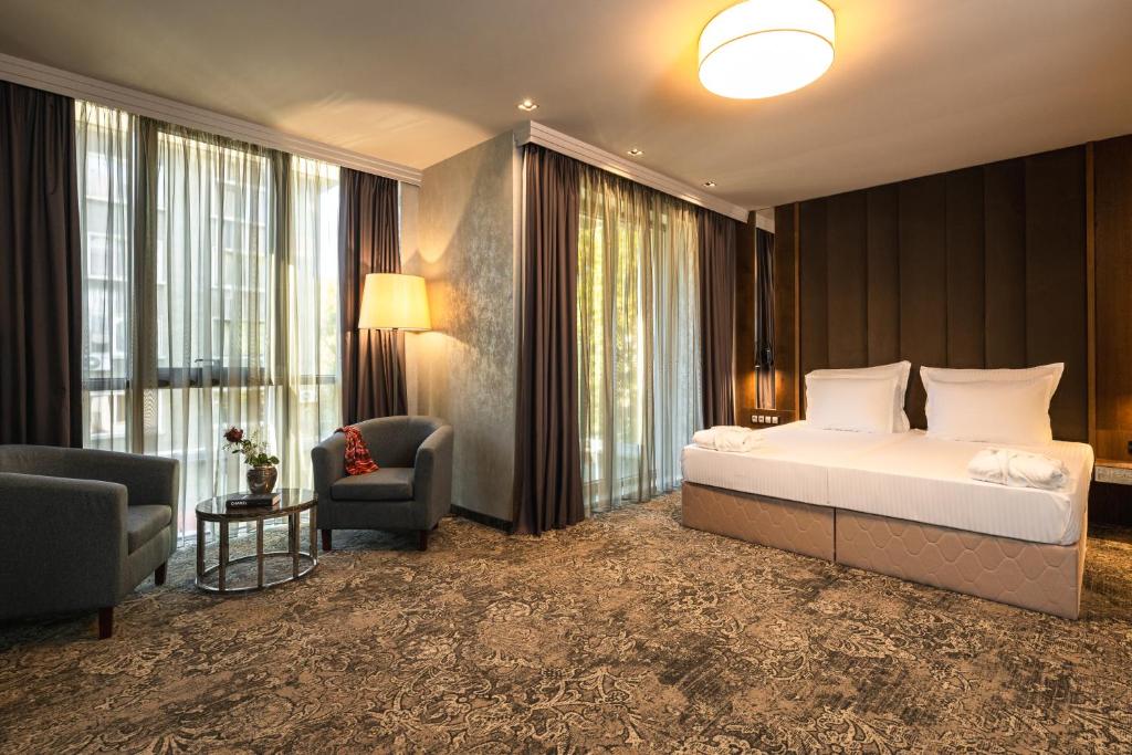 Double Executive King Bed