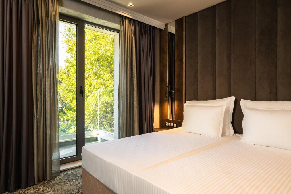 Double Superior King Bed