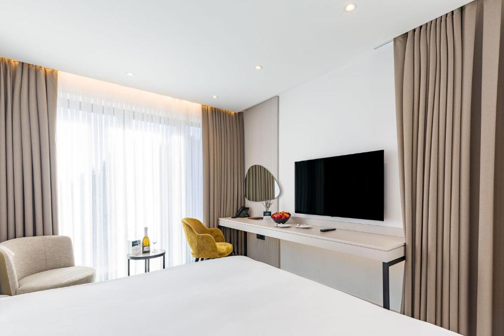 Quadruple with Terrace